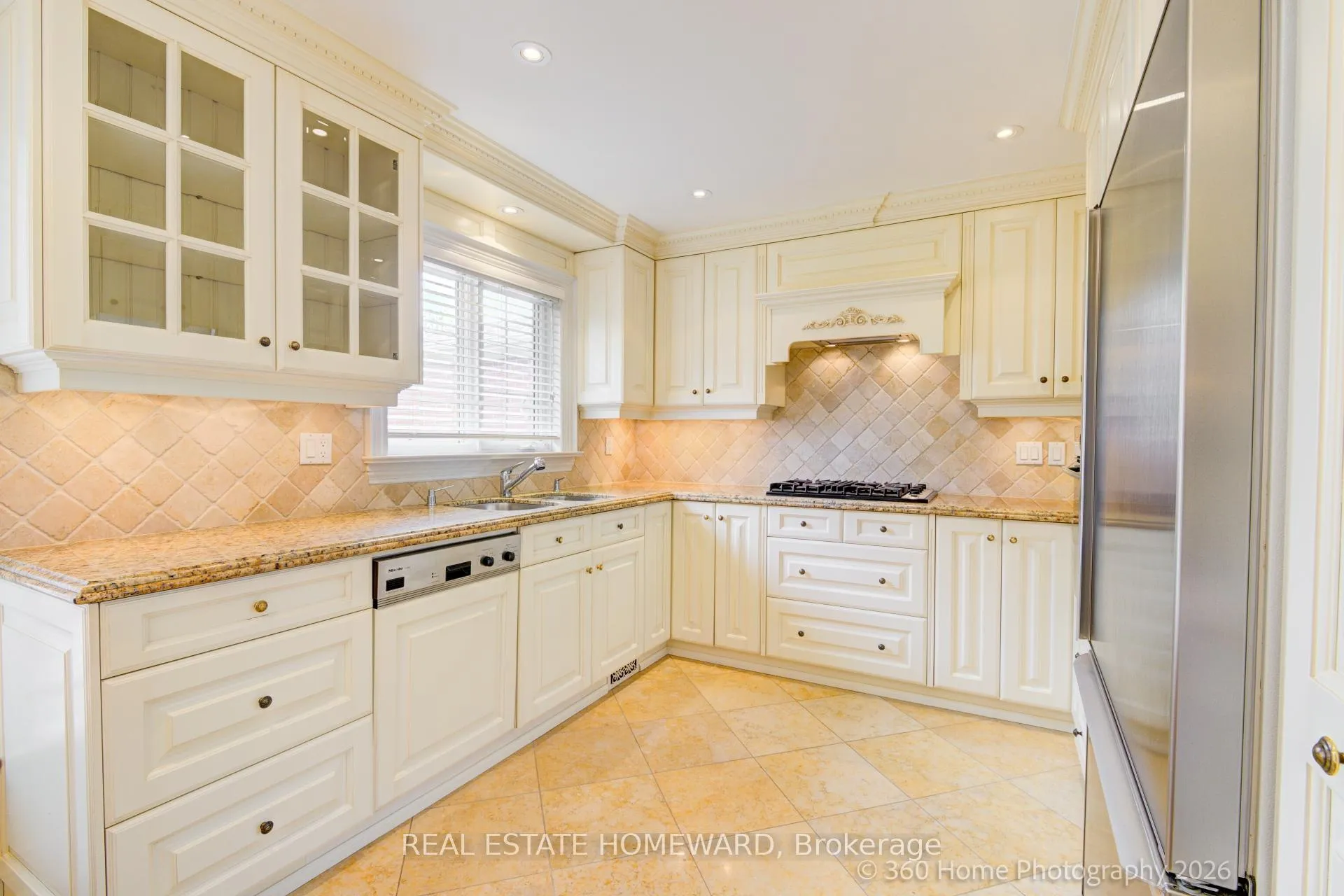 Photo 12 of 42 Annabelle Drive, Etobicoke, Mount Olive-Silverstone-Jamestown — HOMEH