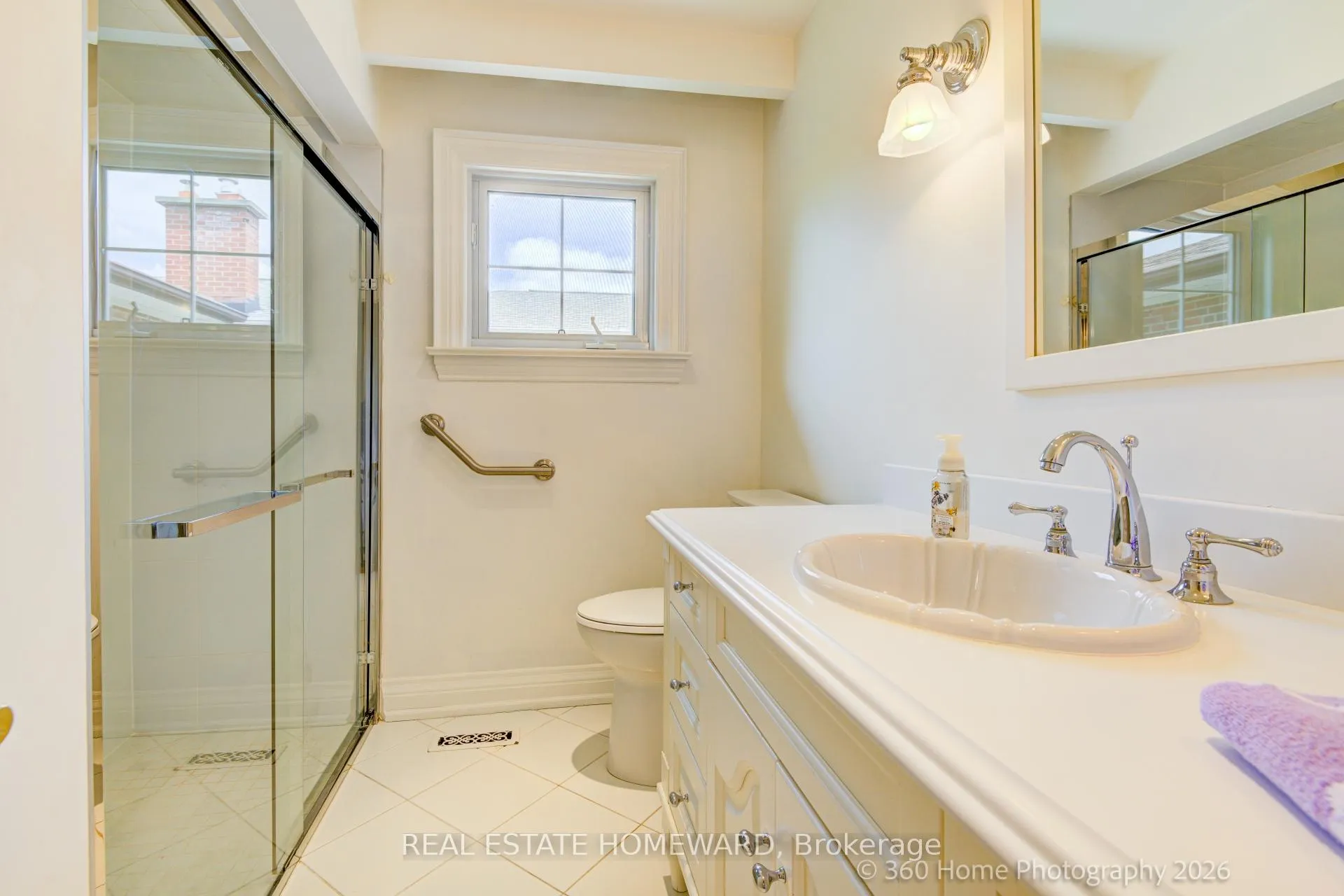 Photo 18 of 42 Annabelle Drive, Etobicoke, Mount Olive-Silverstone-Jamestown — HOMEH