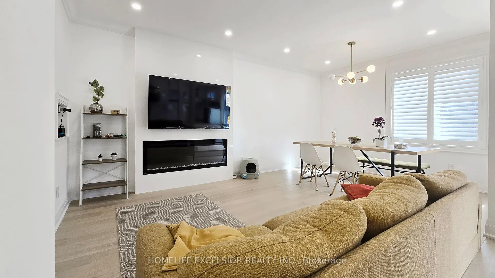 Photo 4 of 84 Jessica Gardens, Vaughan, Crestwood-Springfarm-Yorkhill — HOMEH