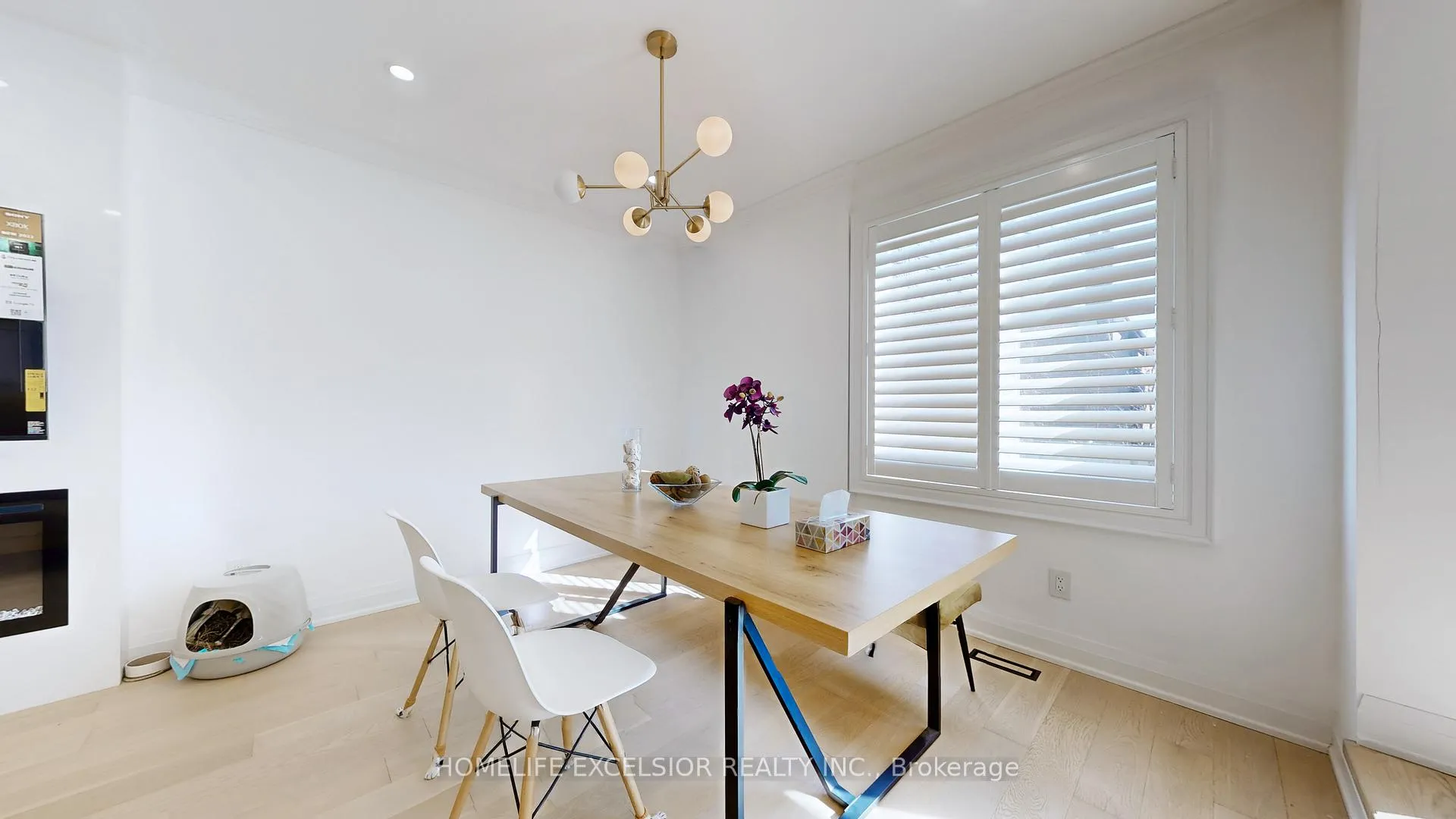 Photo 5 of 84 Jessica Gardens, Vaughan, Crestwood-Springfarm-Yorkhill — HOMEH