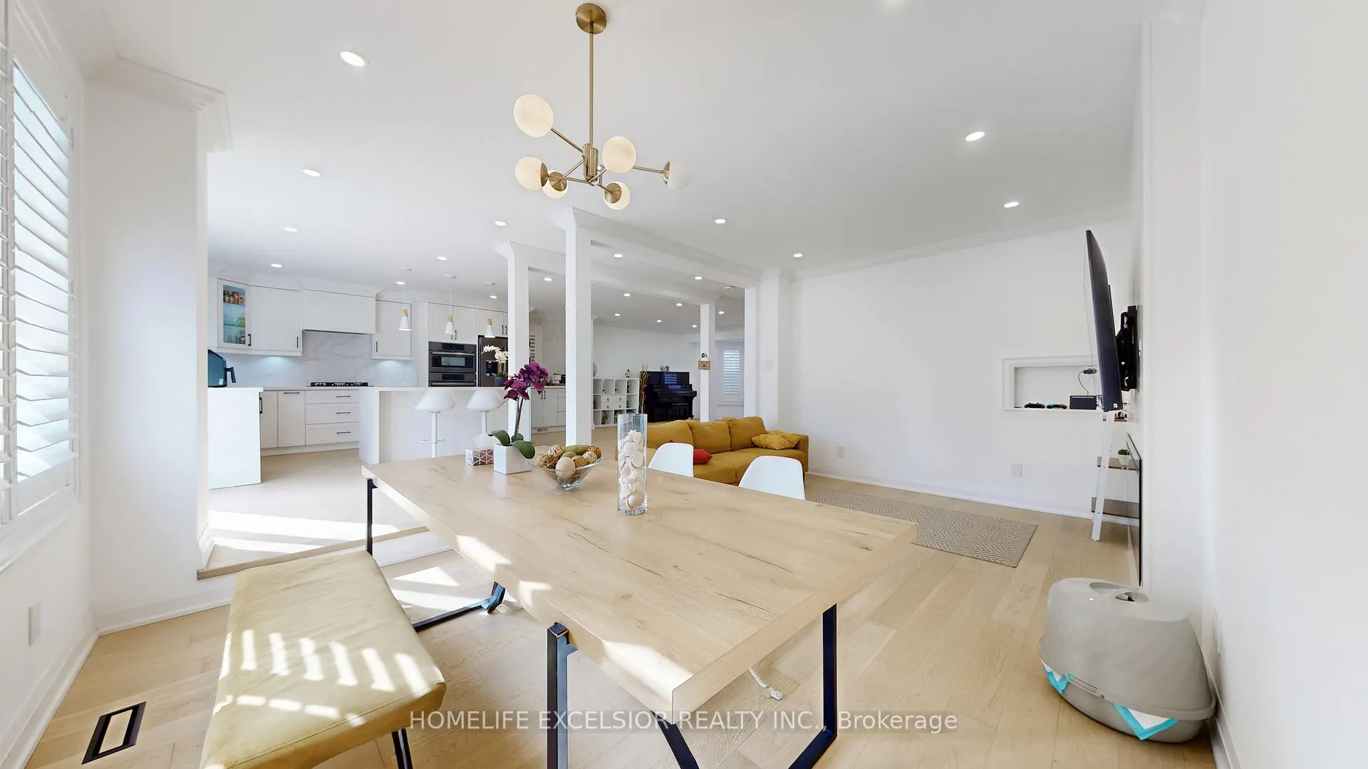 Photo 6 of 84 Jessica Gardens, Vaughan, Crestwood-Springfarm-Yorkhill — HOMEH