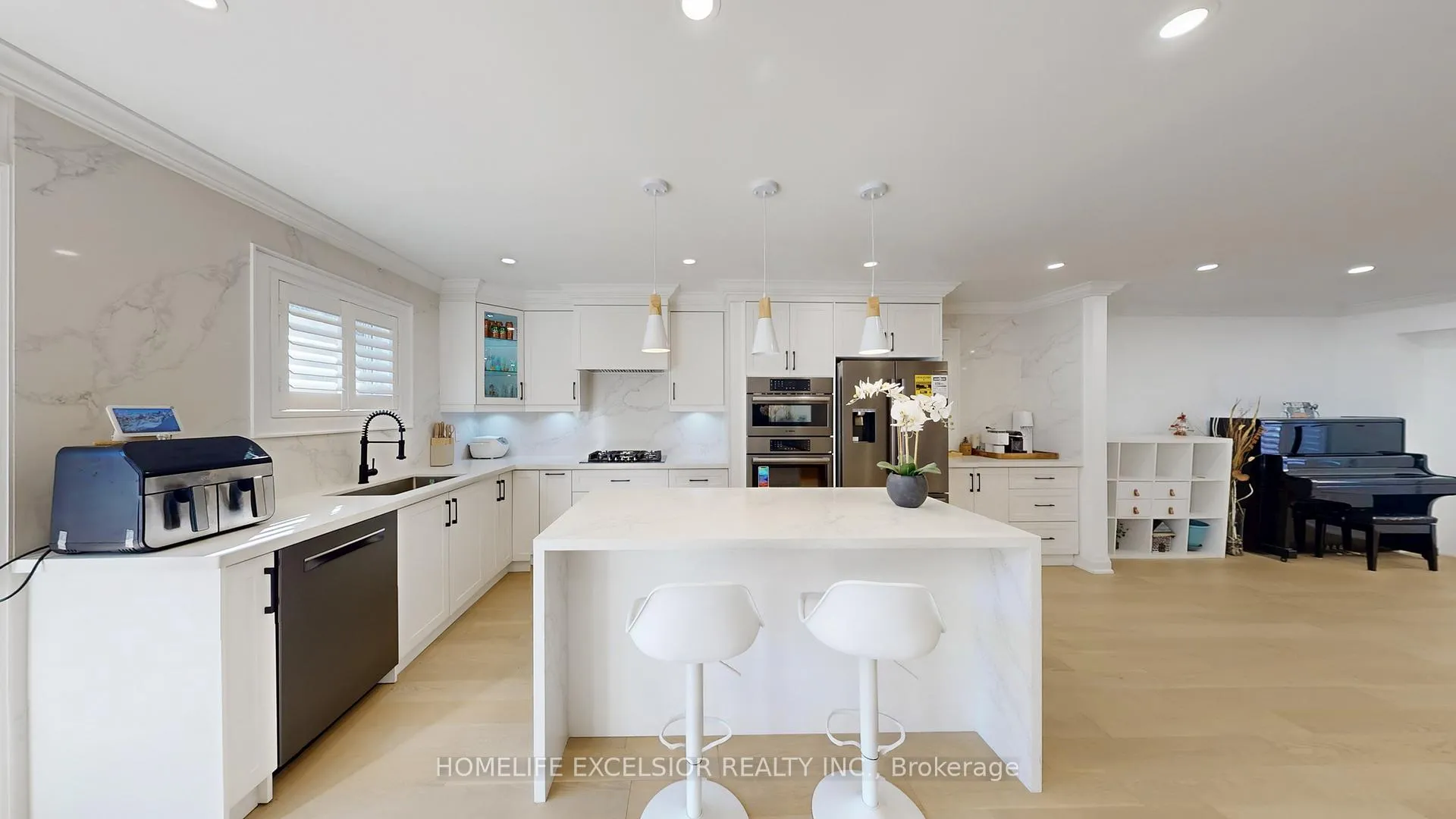 Photo 9 of 84 Jessica Gardens, Vaughan, Crestwood-Springfarm-Yorkhill — HOMEH