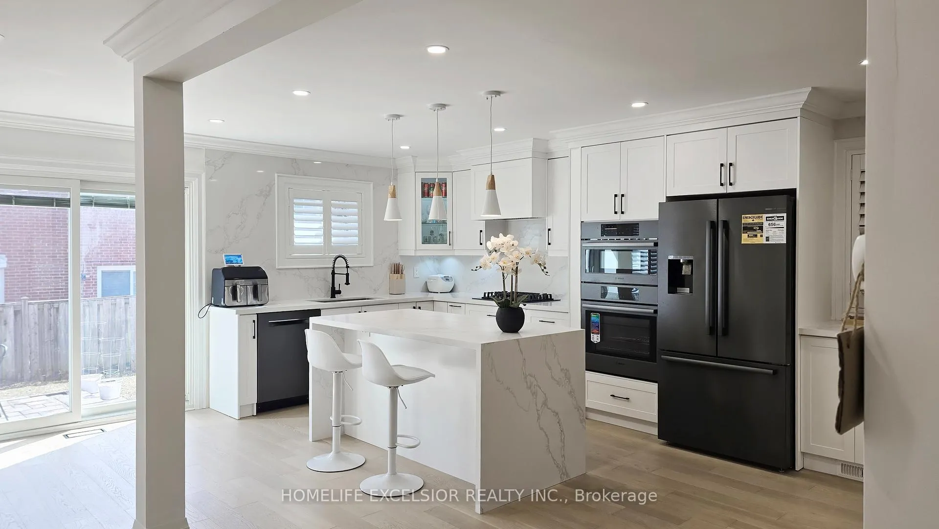 Photo 10 of 84 Jessica Gardens, Vaughan, Crestwood-Springfarm-Yorkhill — HOMEH
