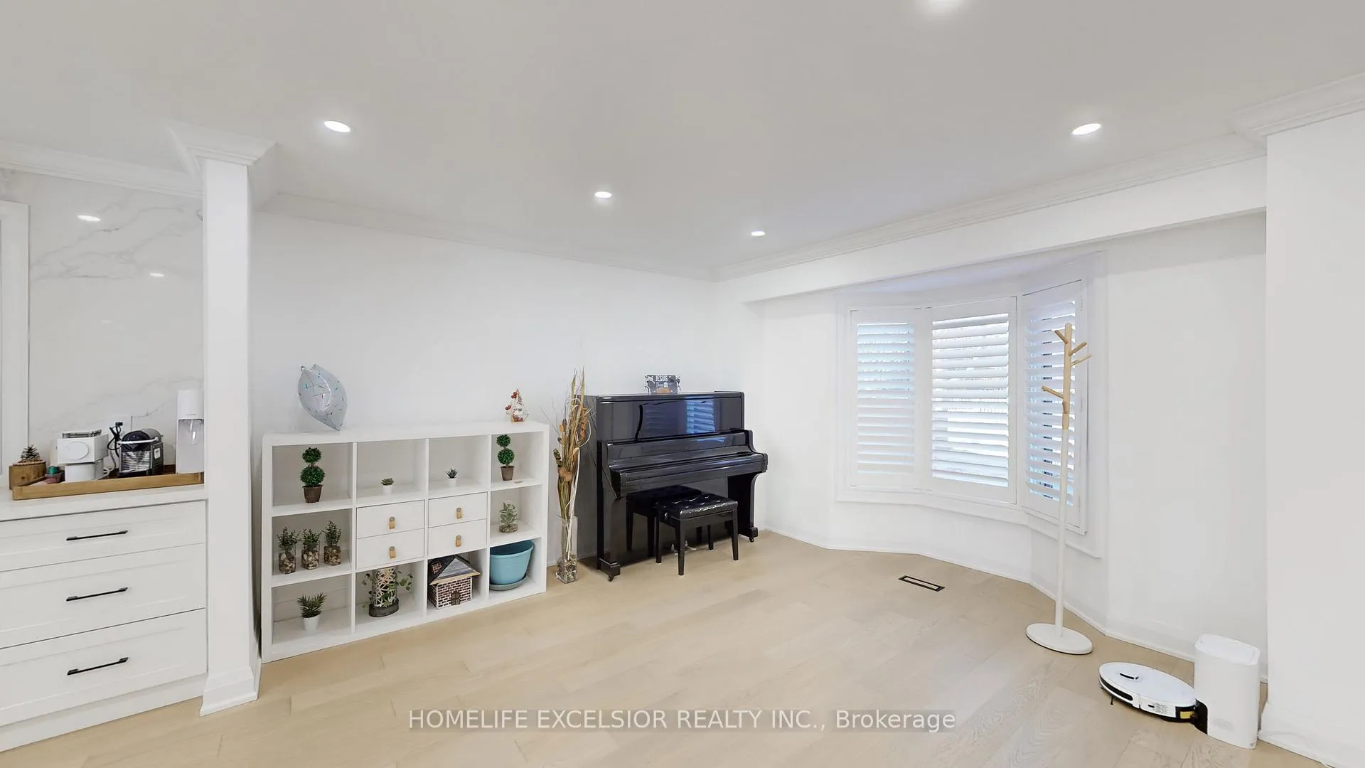 Photo 17 of 84 Jessica Gardens, Vaughan, Crestwood-Springfarm-Yorkhill — HOMEH
