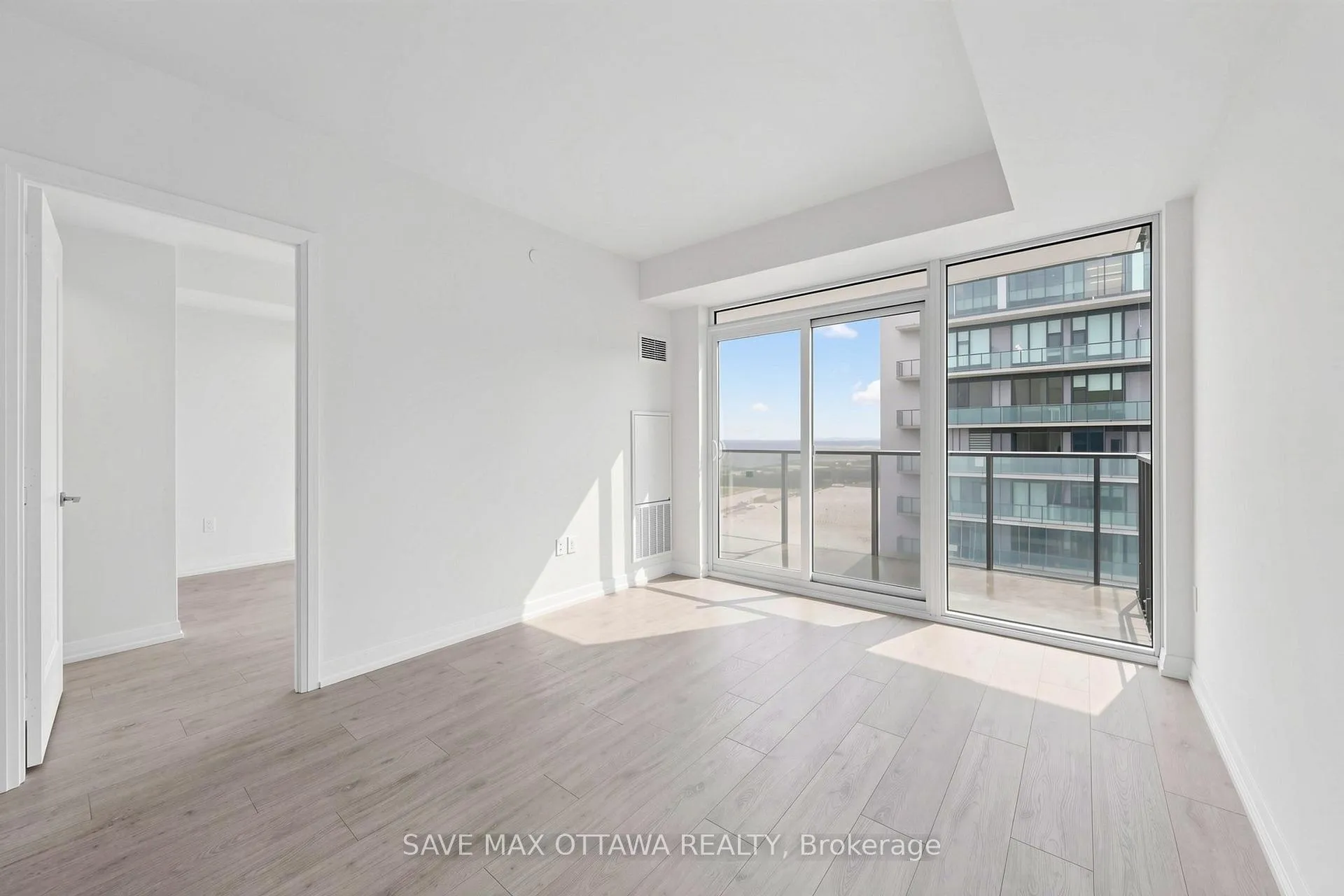 Photo 11 of Unit 2402, 27 Korda Gate, Vaughan, Vellore Village — HOMEH