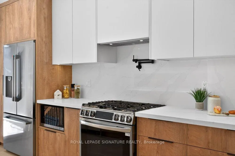 Photo 12 of 228 Queensdale Avenue, Toronto, Danforth Village-East York — HOMEH