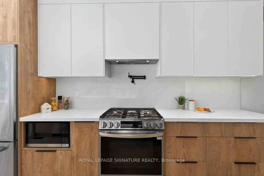 Photo 13 of 228 Queensdale Avenue, Toronto, Danforth Village-East York — HOMEH