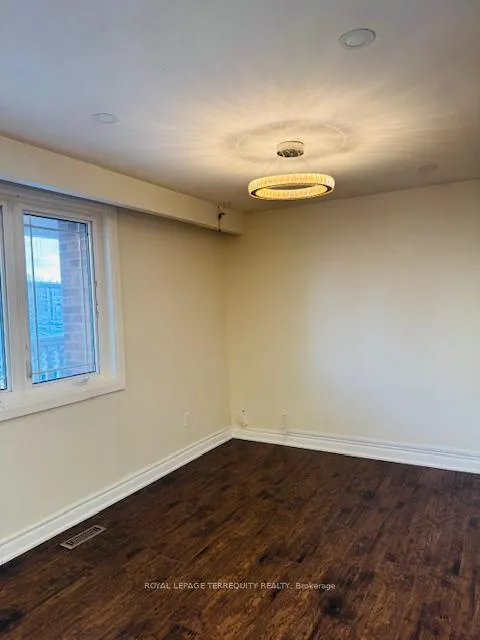 Photo 6 of 46 Orpington Crescent, Etobicoke, Mount Olive-Silverstone-Jamestown — HOMEH
