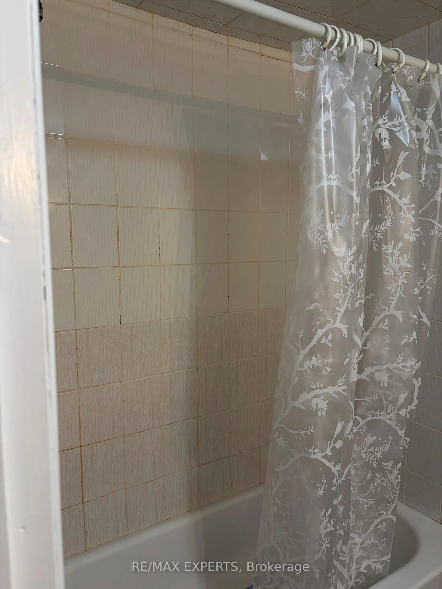 Photo 8 of Unit Bsmt, 9 Queen Post Drive, Vaughan, East Woodbridge — HOMEH