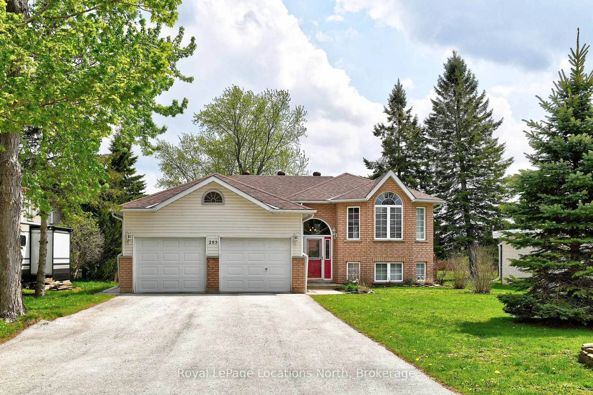 Photo 2 of 285 Christopher Street, Clearview, Stayner — HOMEH