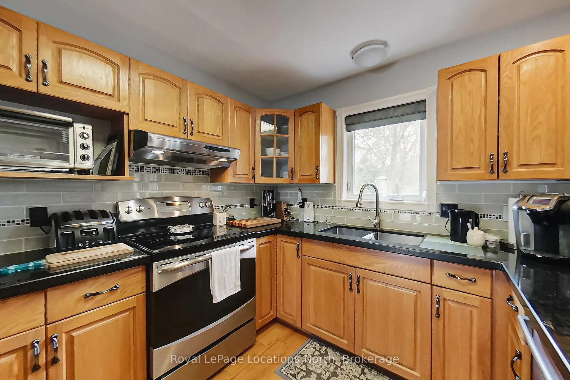 Photo 10 of 285 Christopher Street, Clearview, Stayner — HOMEH
