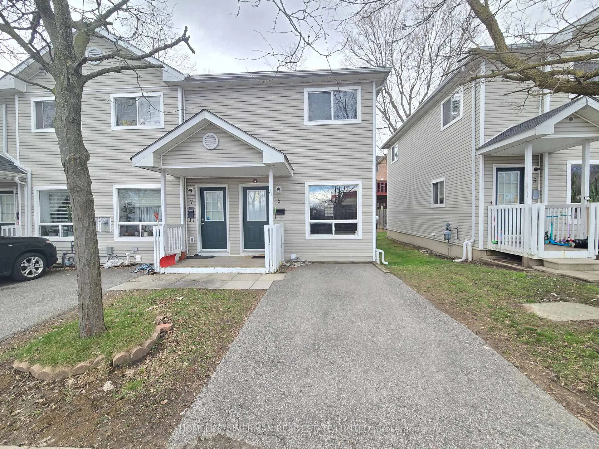 Front of Unit 6, 4277 Lawrence Avenue E