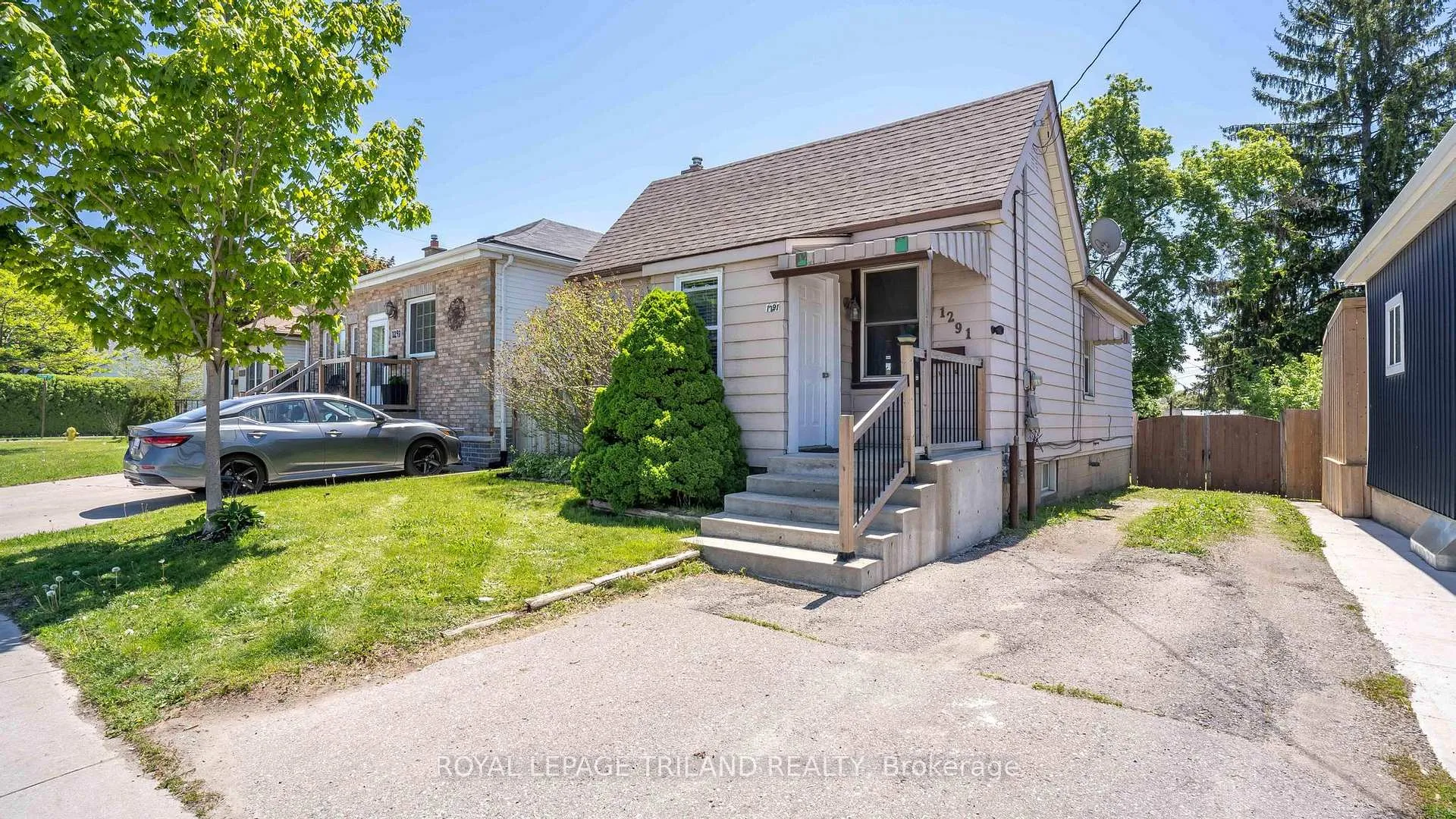 Front of 1291 Trafalgar Road