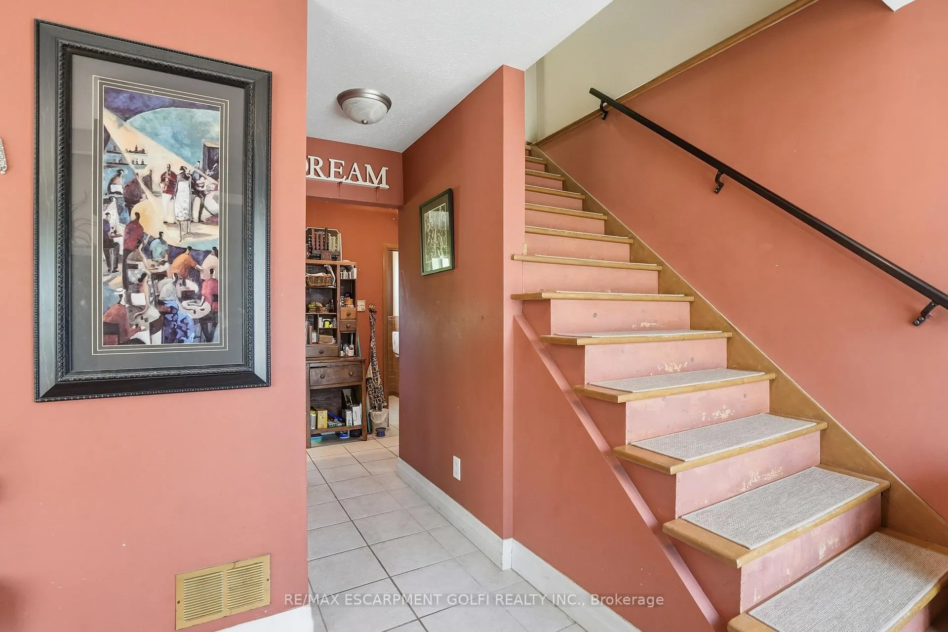 Photo 3 of 39 Paradise Road, Hamilton, Westdale — HOMEH