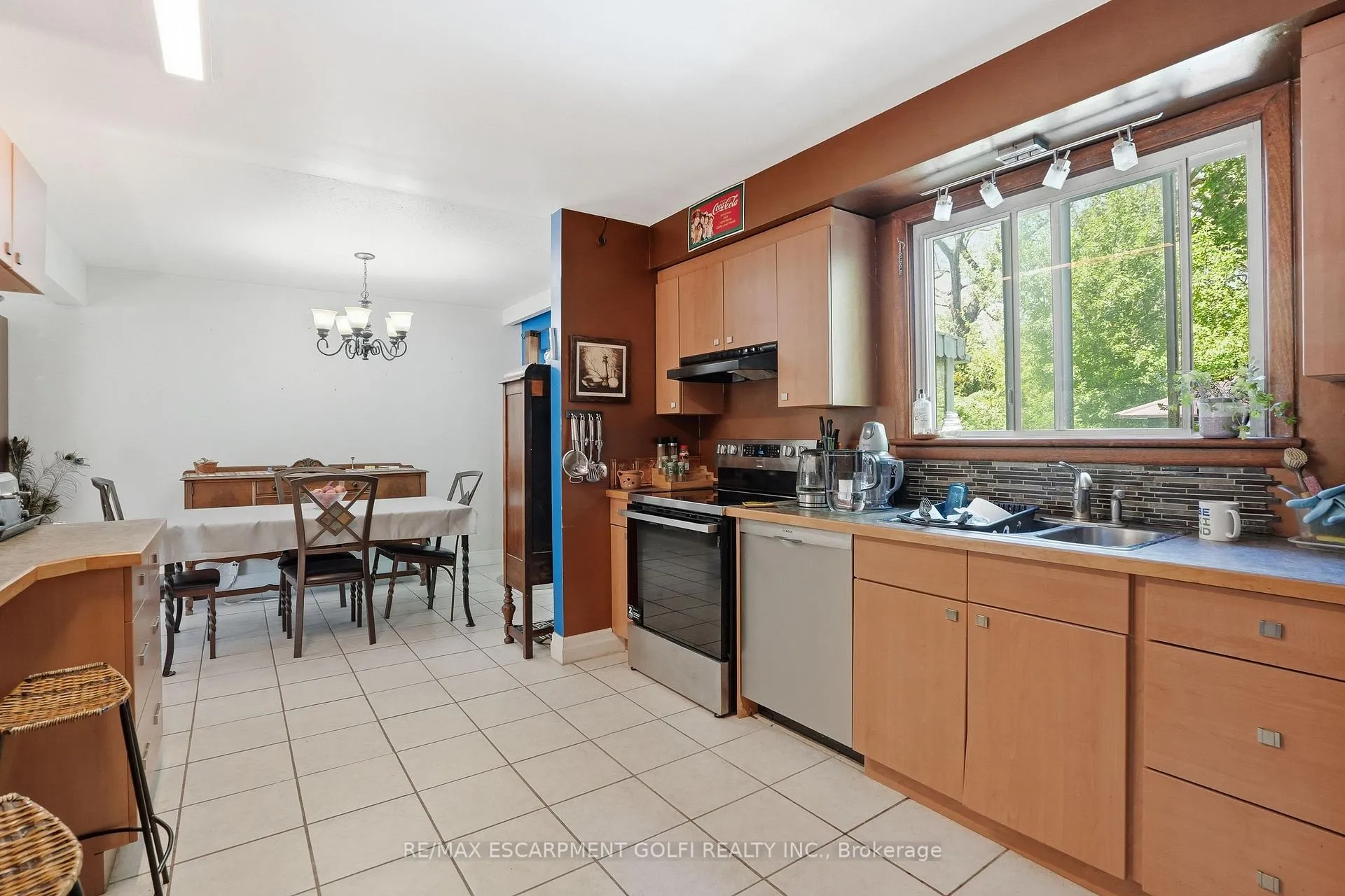 Photo 9 of 39 Paradise Road, Hamilton, Westdale — HOMEH