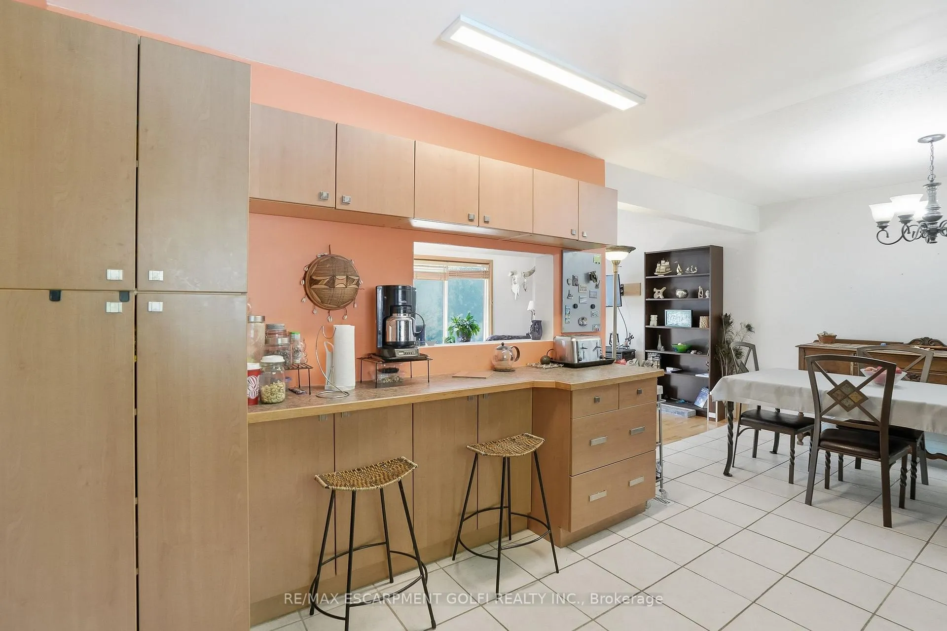 Photo 10 of 39 Paradise Road, Hamilton, Westdale — HOMEH