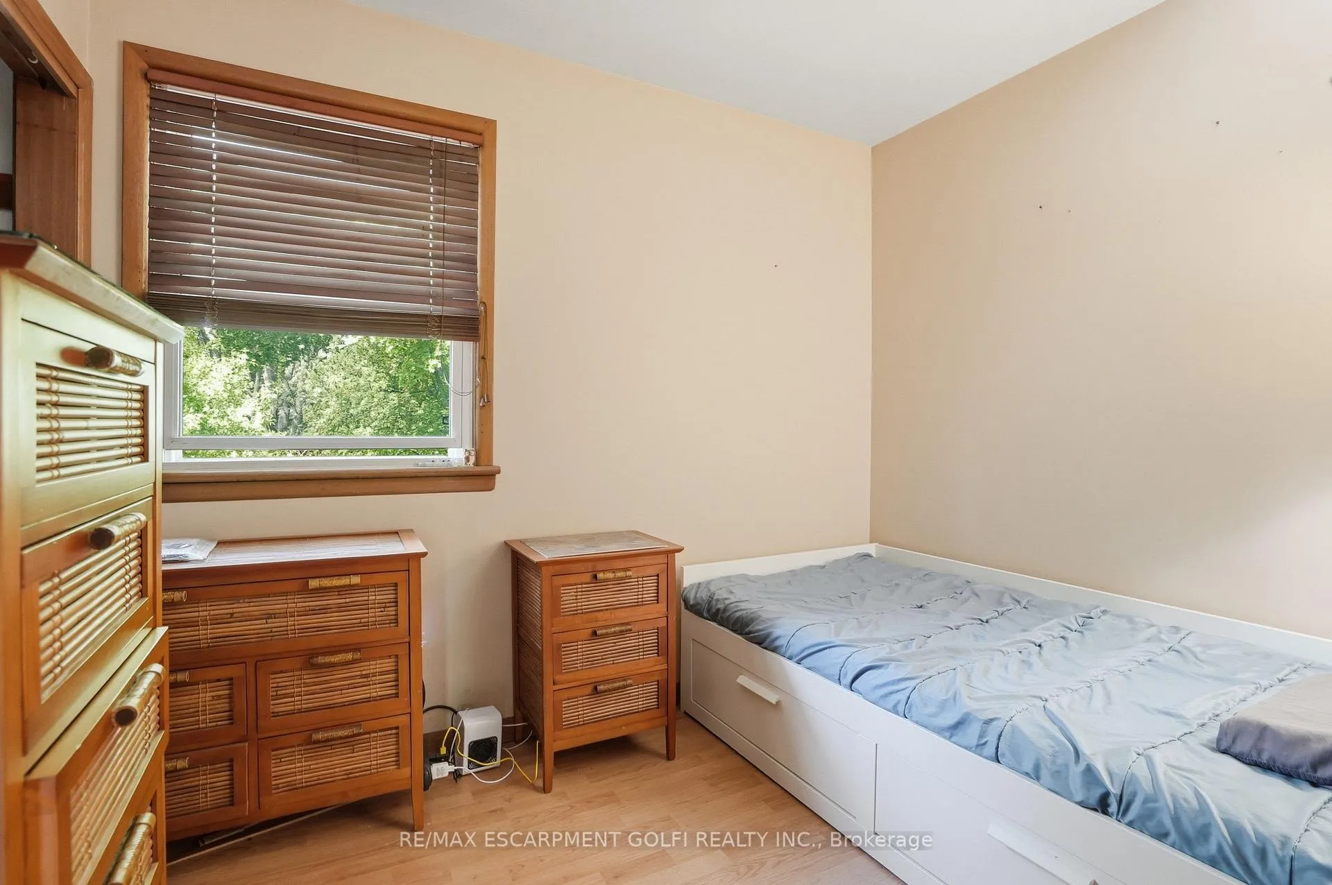 Photo 15 of 39 Paradise Road, Hamilton, Westdale — HOMEH