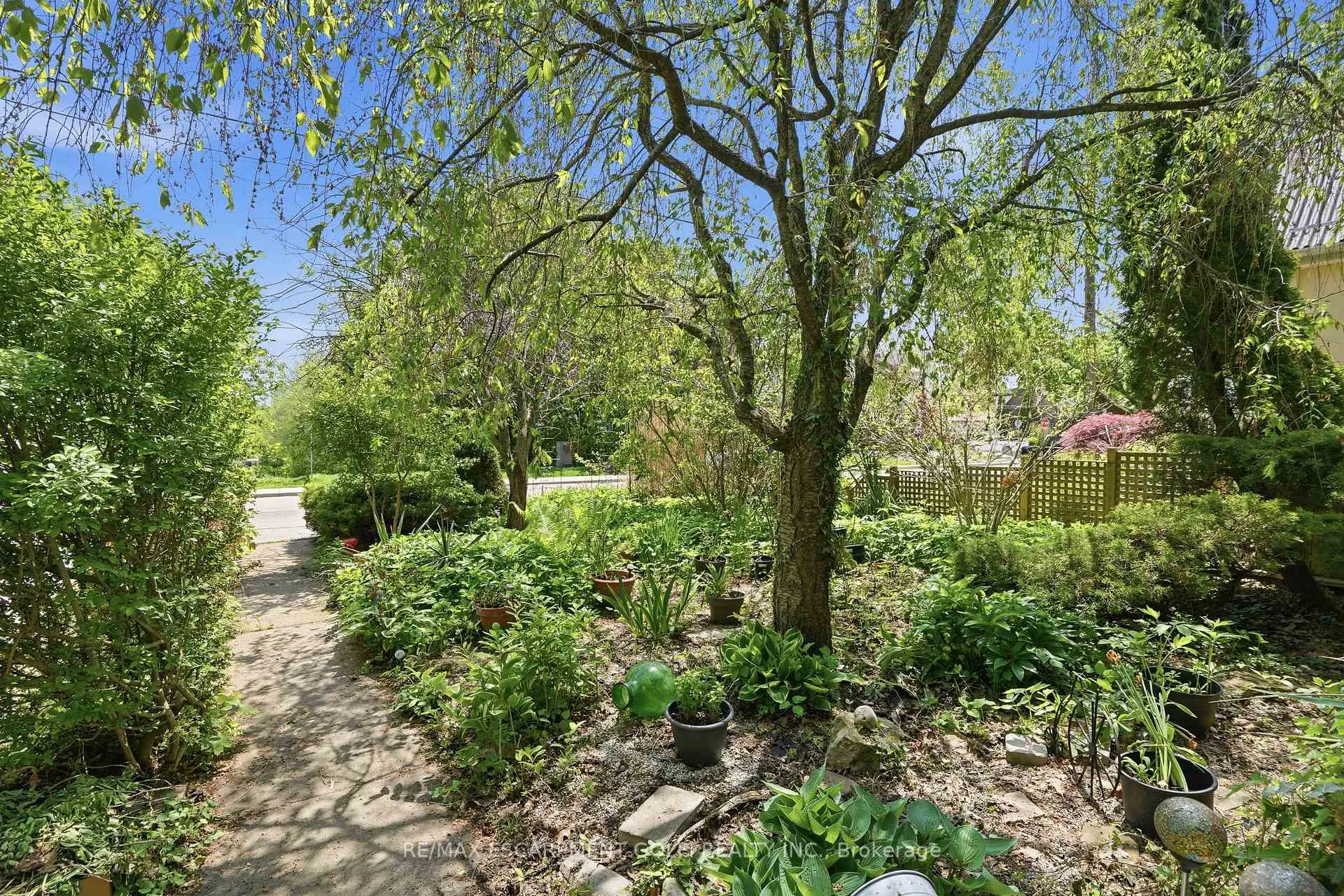 Photo 25 of 39 Paradise Road, Hamilton, Westdale — HOMEH