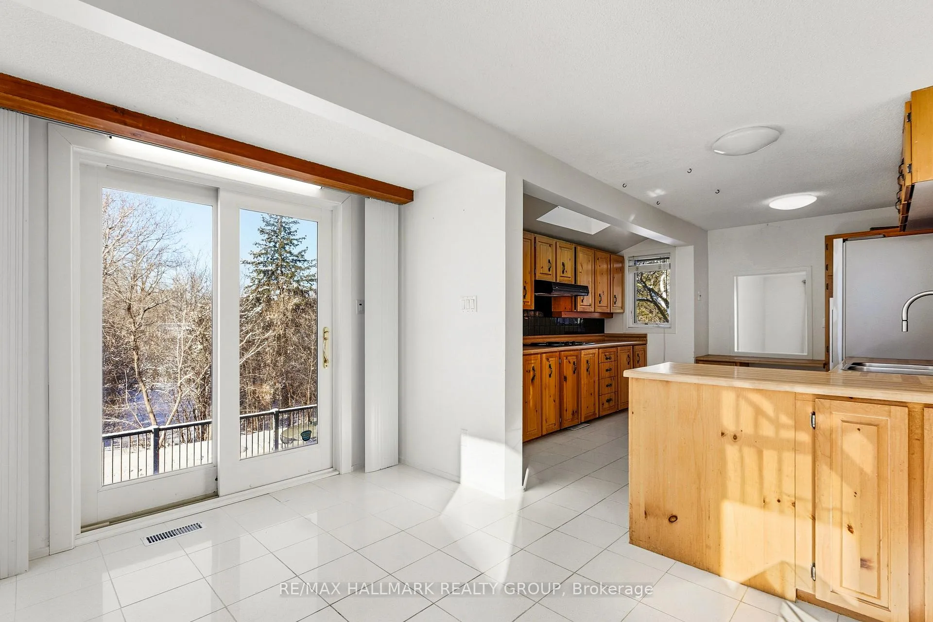 Photo 10 of 500 Foxview Place, Ottawa, CFB Rockcliffe and Area — HOMEH
