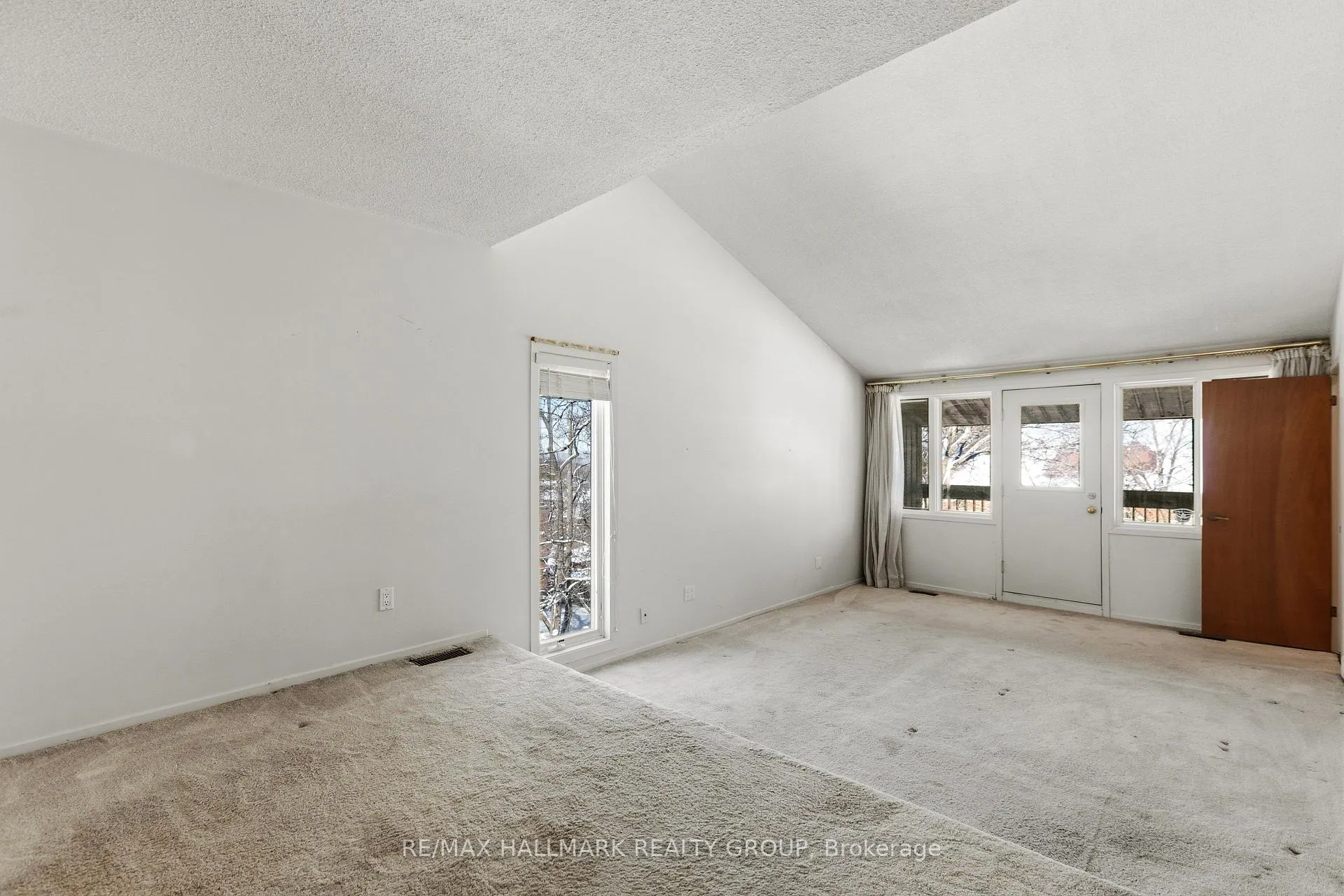 Photo 19 of 500 Foxview Place, Ottawa, CFB Rockcliffe and Area — HOMEH