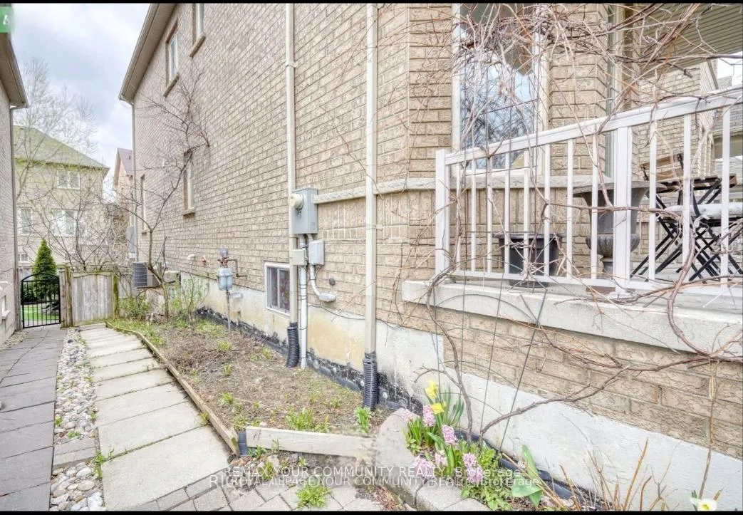Photo 2 of Unit Basement, 20 Seiffer Crescent, Richmond Hill, Jefferson — HOMEH
