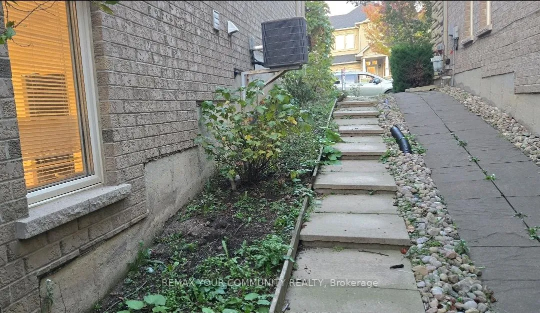 Photo 3 of Unit Basement, 20 Seiffer Crescent, Richmond Hill, Jefferson — HOMEH