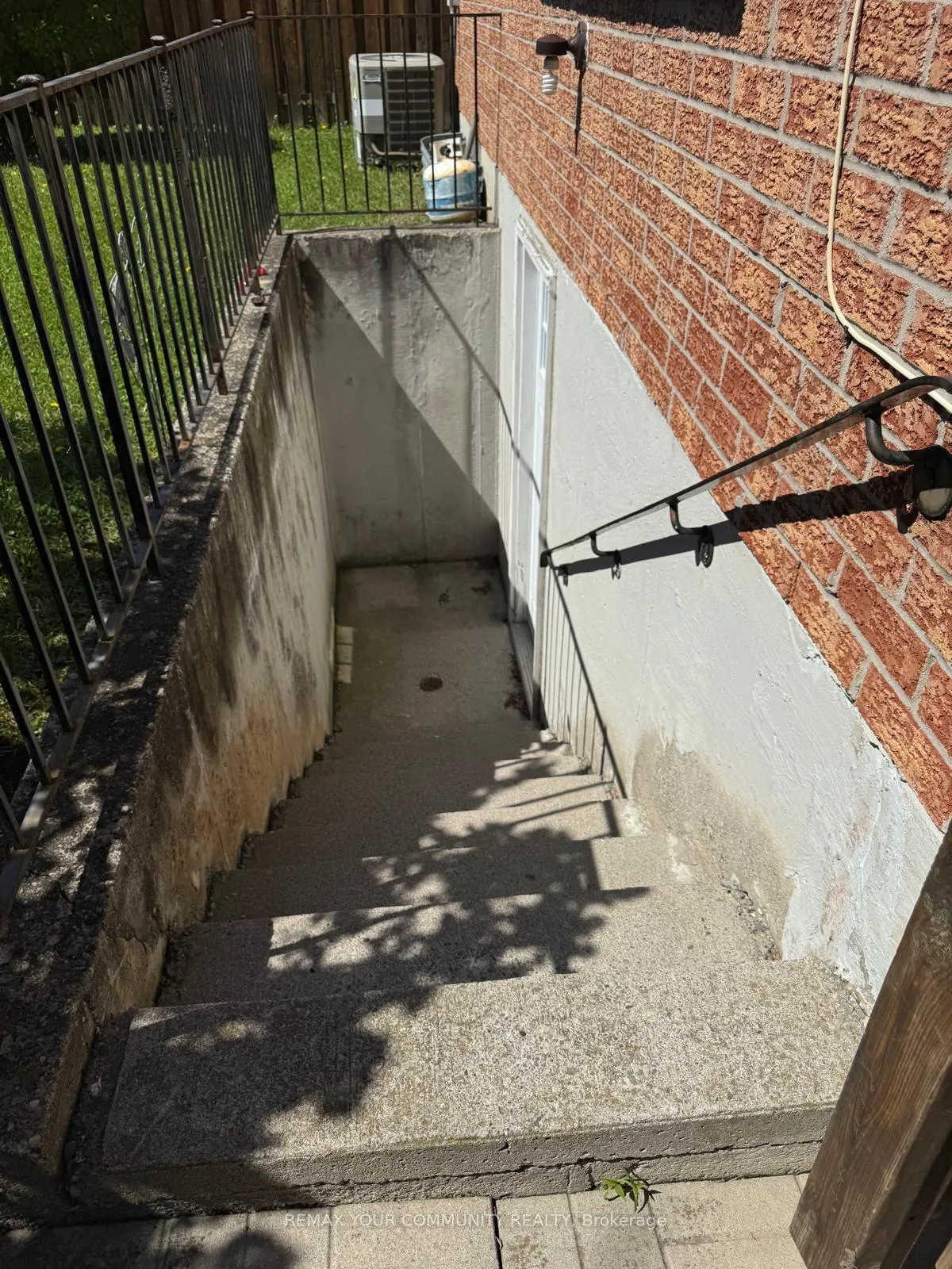 Photo 3 of Unit Bsmt, 59 Belvedere Crescent, Richmond Hill, Crosby — HOMEH