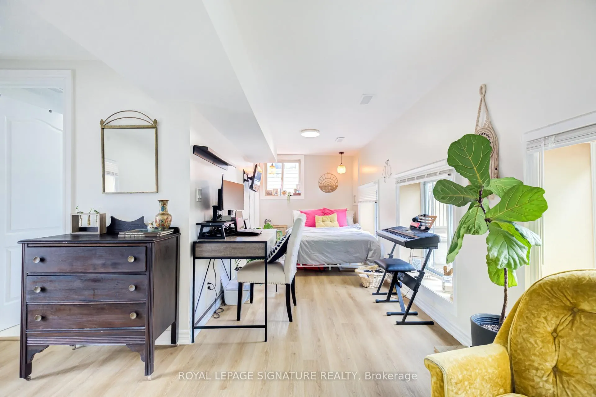 Photo 8 of Unit Coach, 235 Cedar Crescent, Barrie, Bayshore — HOMEH