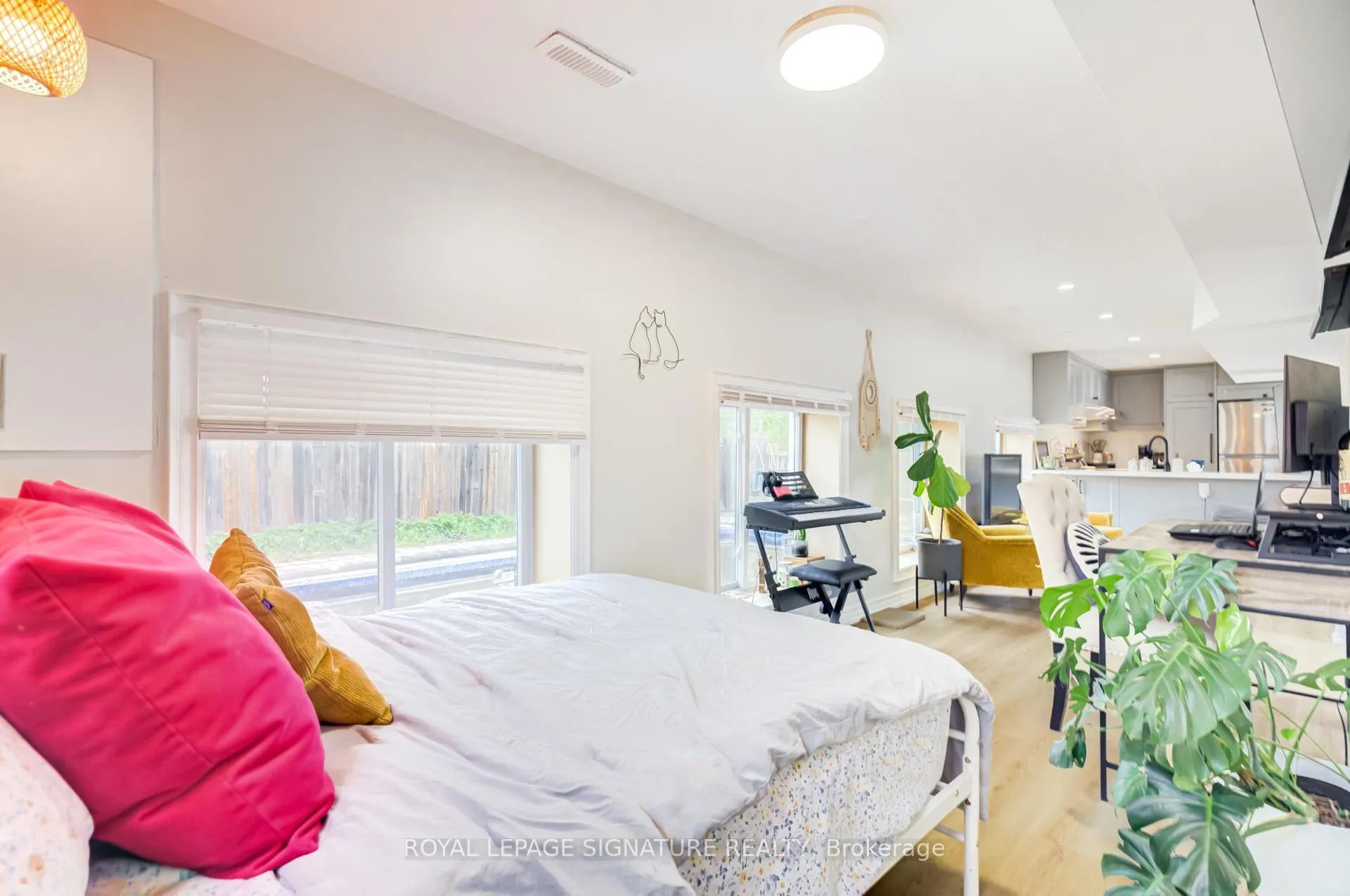 Photo 9 of Unit Coach, 235 Cedar Crescent, Barrie, Bayshore — HOMEH