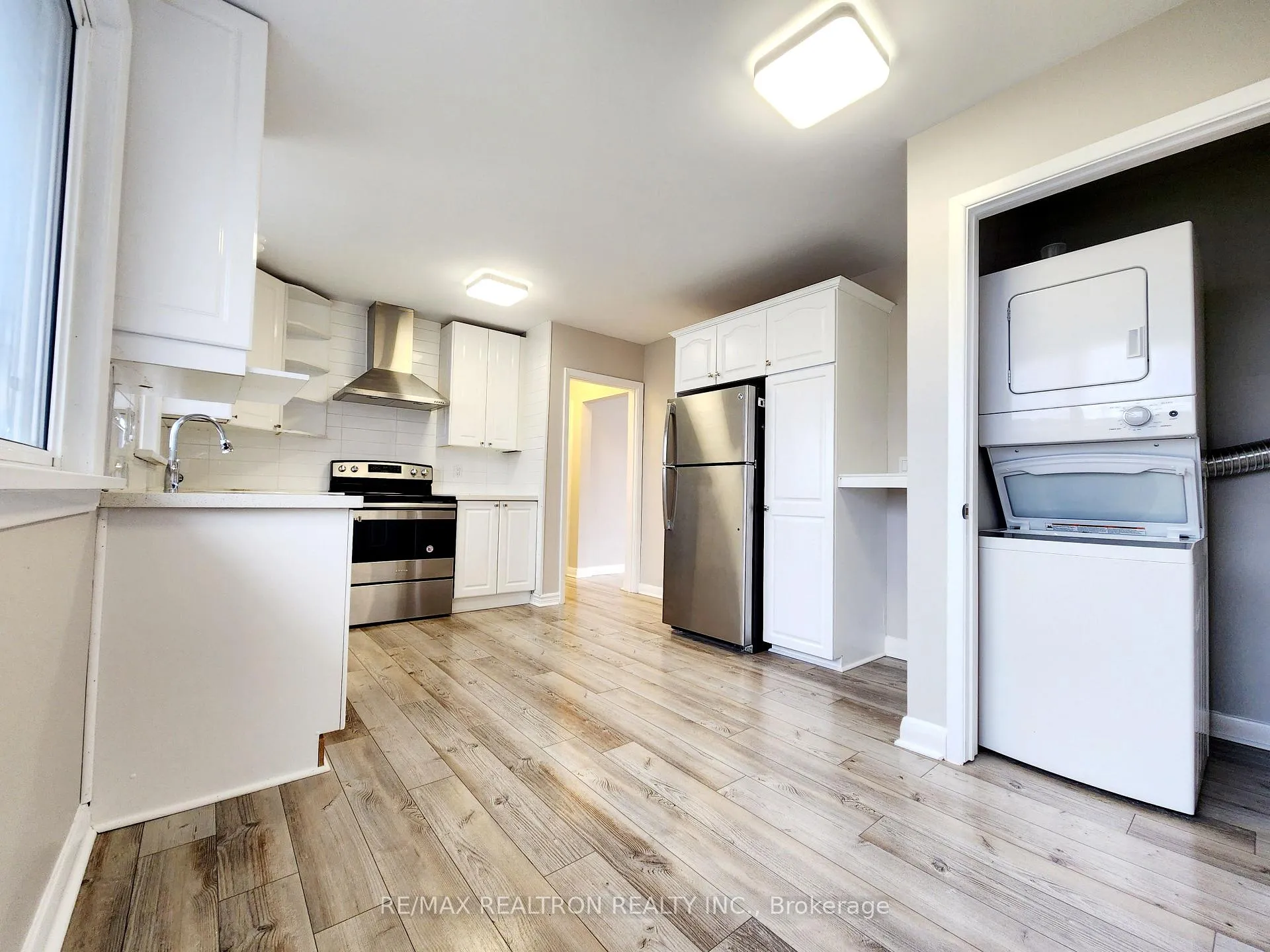 Photo 4 of 58 Athabasca Street, Oshawa, Donevan — HOMEH