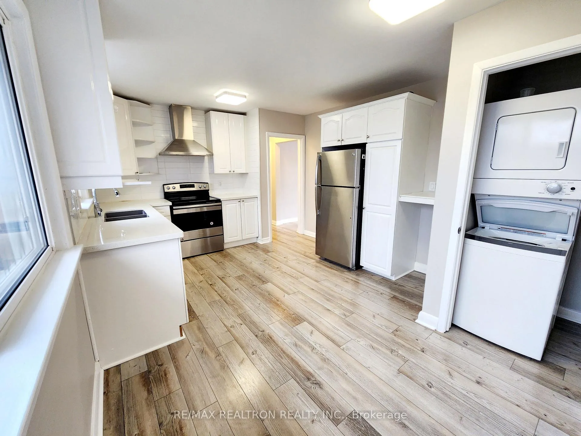 Photo 5 of 58 Athabasca Street, Oshawa, Donevan — HOMEH