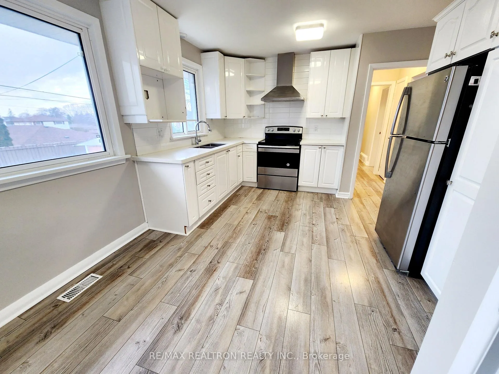 Photo 6 of 58 Athabasca Street, Oshawa, Donevan — HOMEH