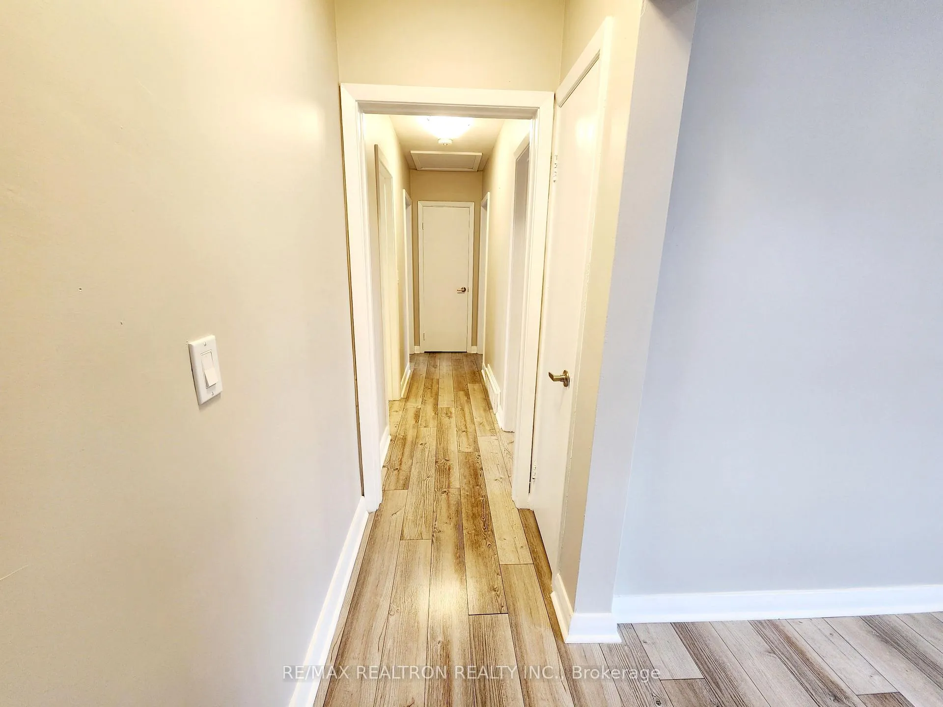 Photo 7 of 58 Athabasca Street, Oshawa, Donevan — HOMEH