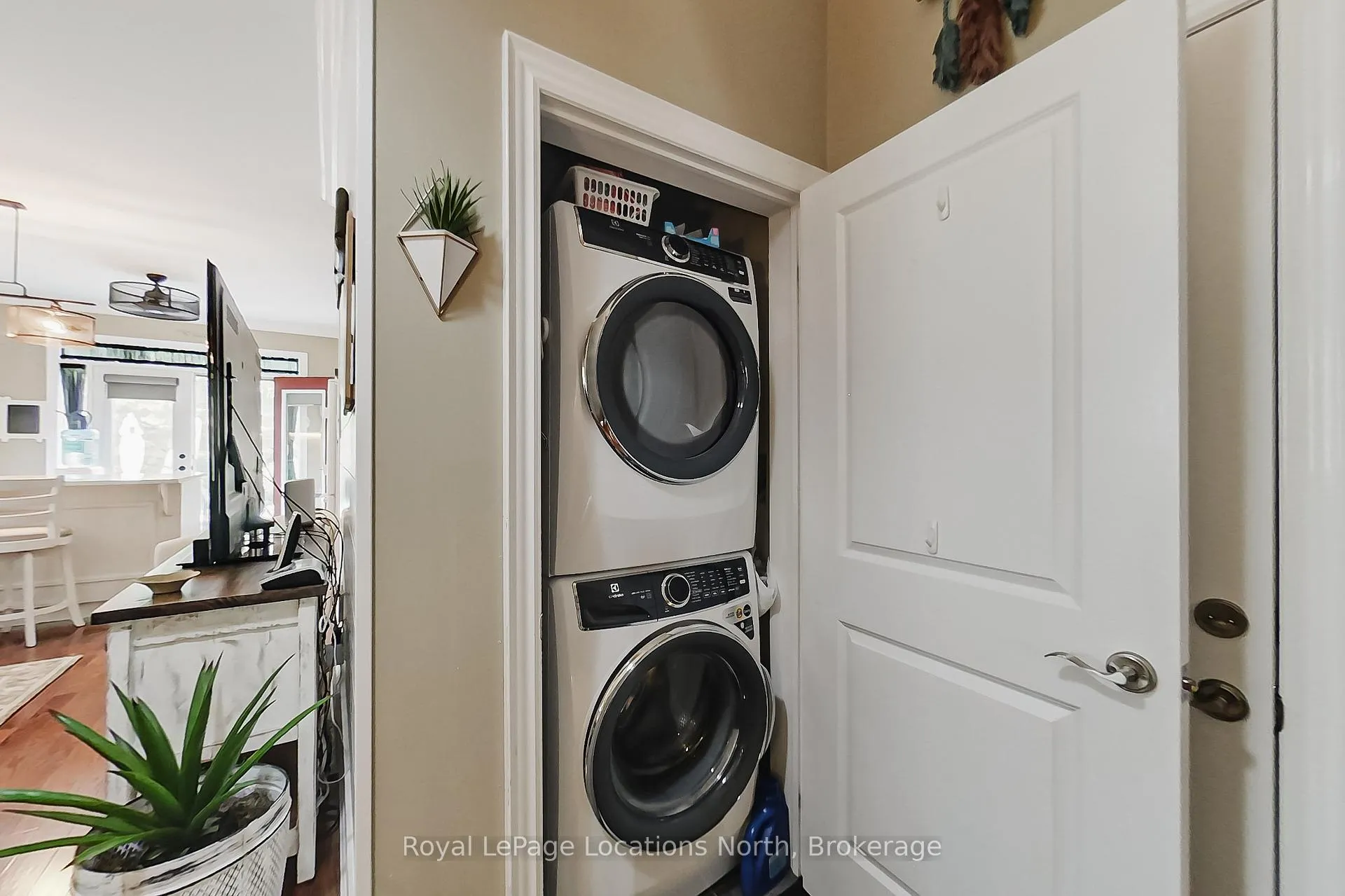Photo 19 of 23 Covington Blue Crescent, Wasaga Beach — HOMEH