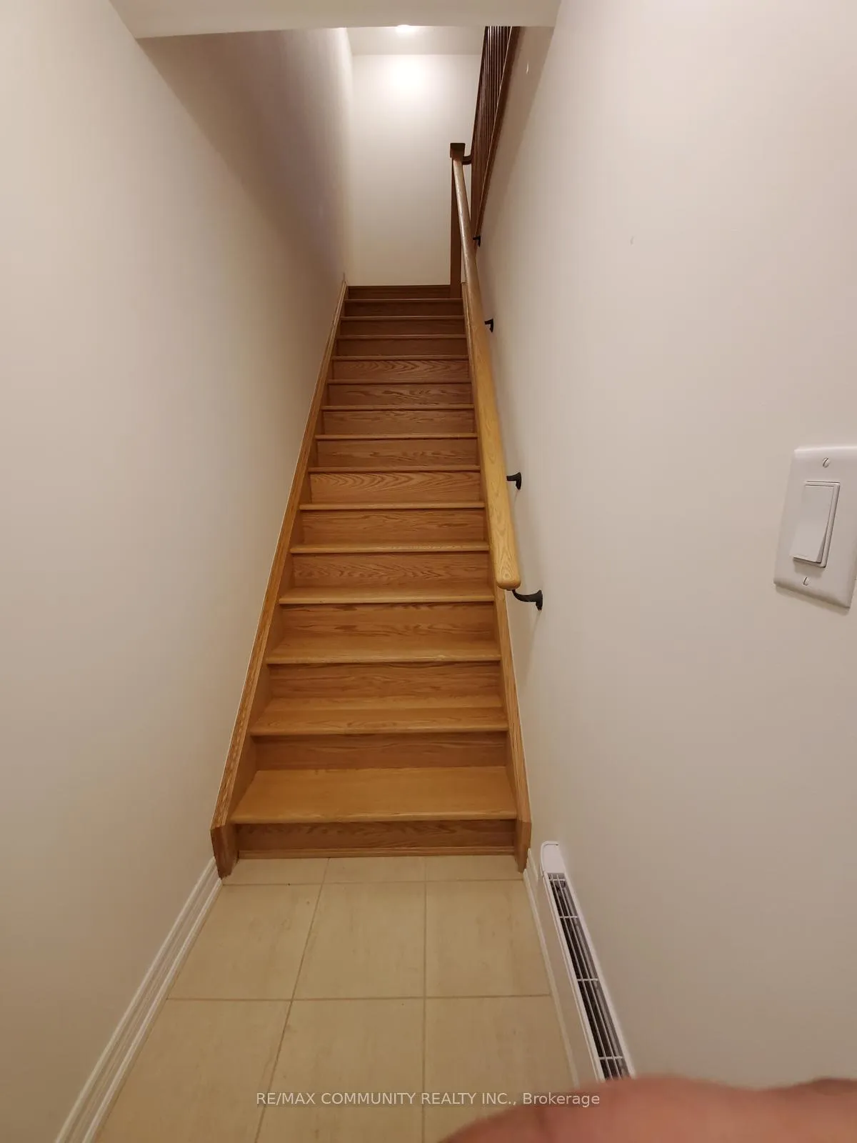 Photo 3 of Unit 31A, 31 Luzon Avenue, Markham, Box Grove — HOMEH