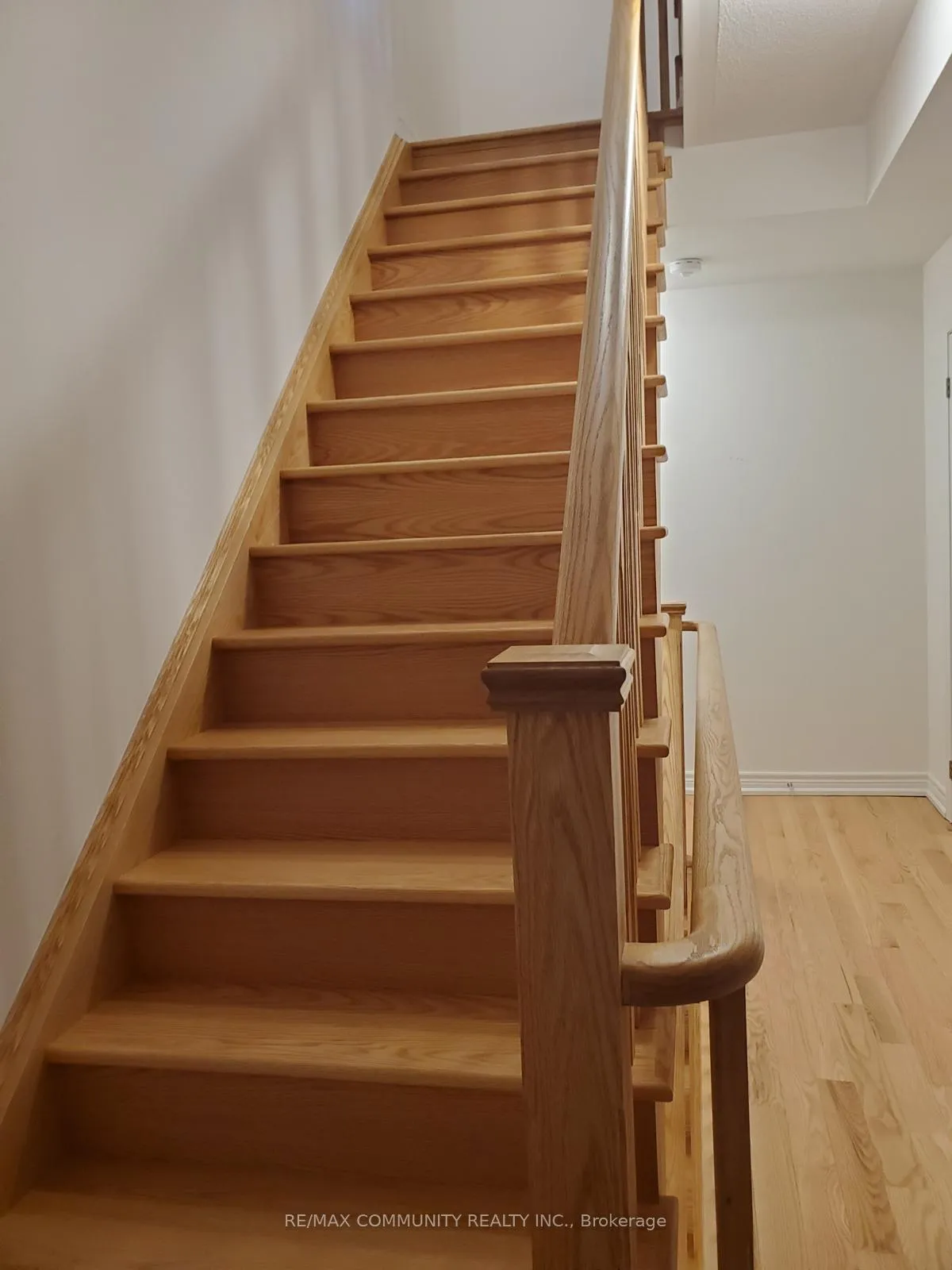 Photo 8 of Unit 31A, 31 Luzon Avenue, Markham, Box Grove — HOMEH