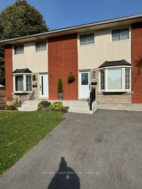 Photo 2 of Unit B, 261 Scott Street, St. Catharines, Vine/Linwell — HOMEH