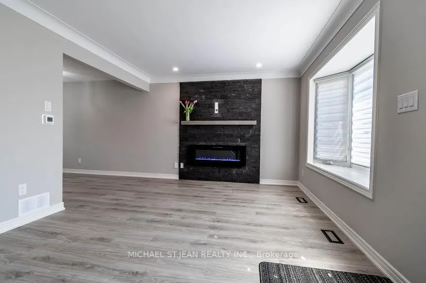 Photo 3 of Unit B, 261 Scott Street, St. Catharines, Vine/Linwell — HOMEH