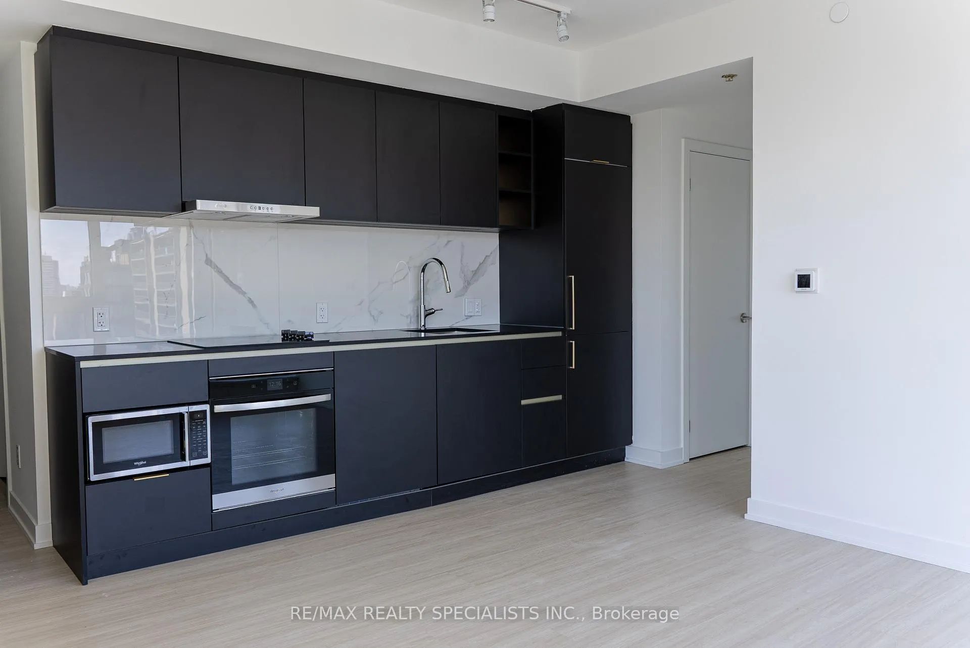 Photo 6 of Unit 2109, 8 Wellesley Street W, Toronto, Bay Street Corridor — HOMEH