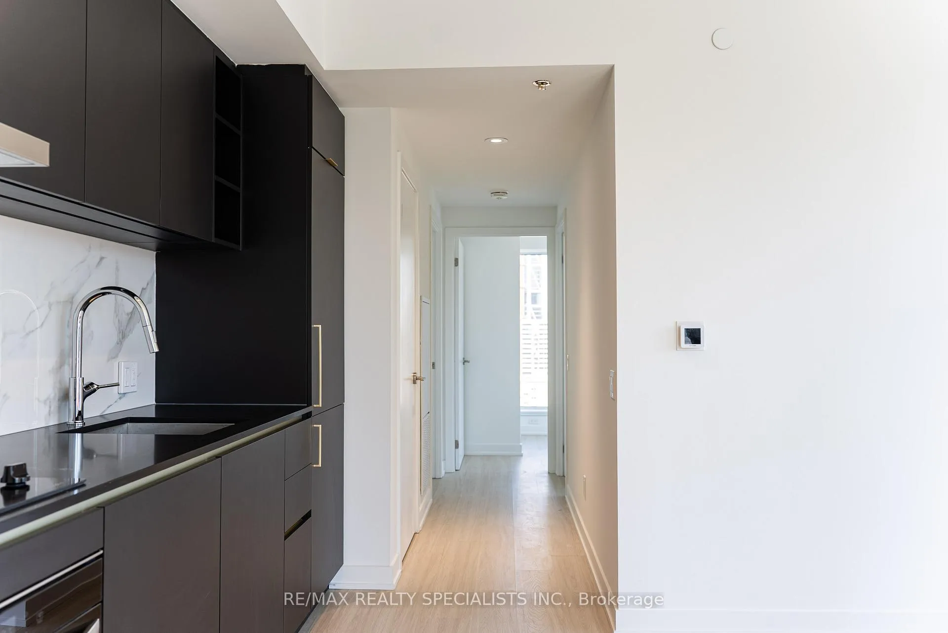 Photo 8 of Unit 2109, 8 Wellesley Street W, Toronto, Bay Street Corridor — HOMEH