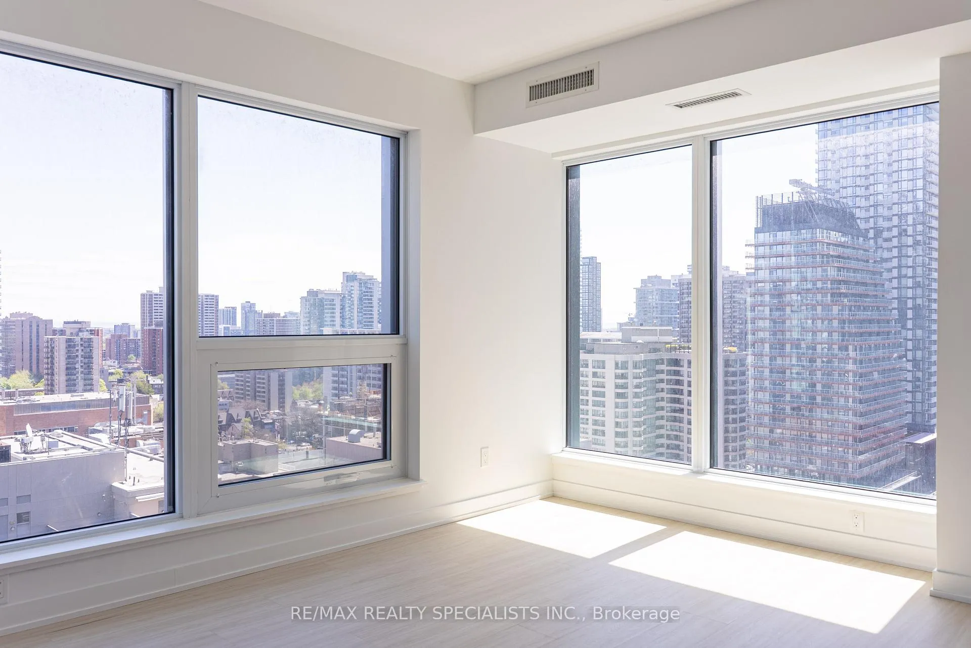 Photo 9 of Unit 2109, 8 Wellesley Street W, Toronto, Bay Street Corridor — HOMEH