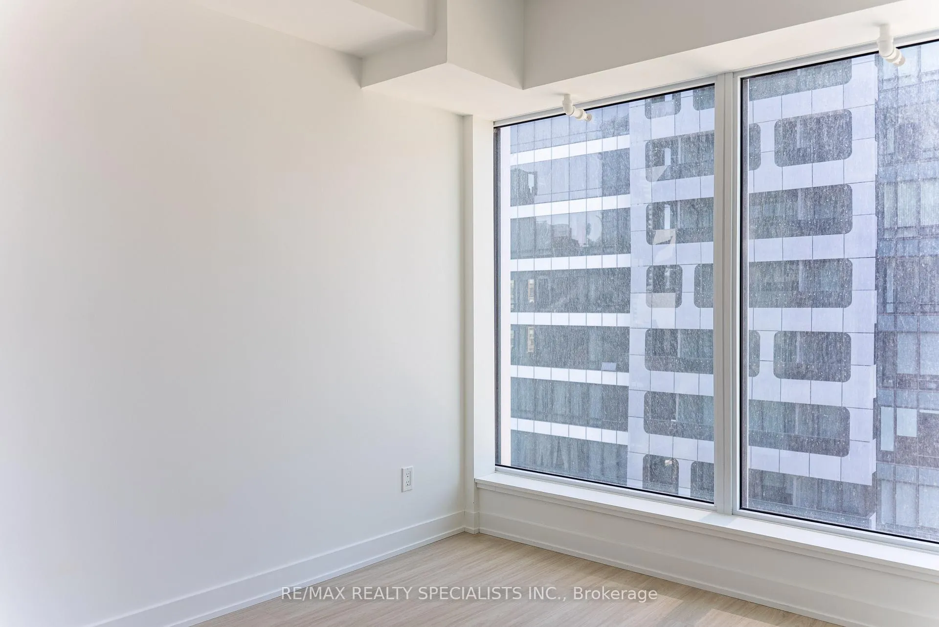 Photo 10 of Unit 2109, 8 Wellesley Street W, Toronto, Bay Street Corridor — HOMEH