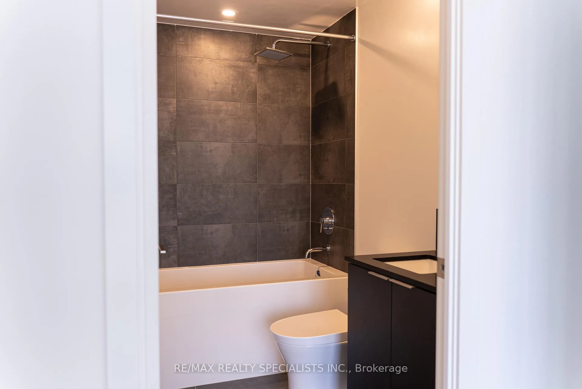 Photo 11 of Unit 2109, 8 Wellesley Street W, Toronto, Bay Street Corridor — HOMEH