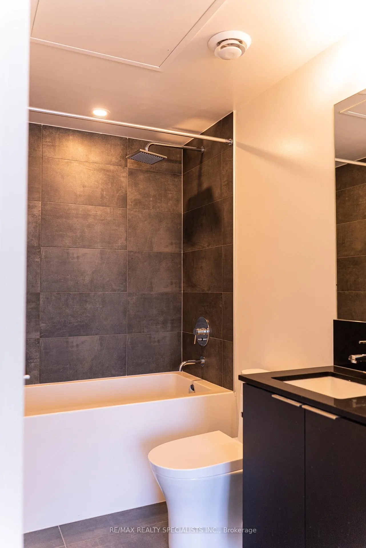 Photo 13 of Unit 2109, 8 Wellesley Street W, Toronto, Bay Street Corridor — HOMEH
