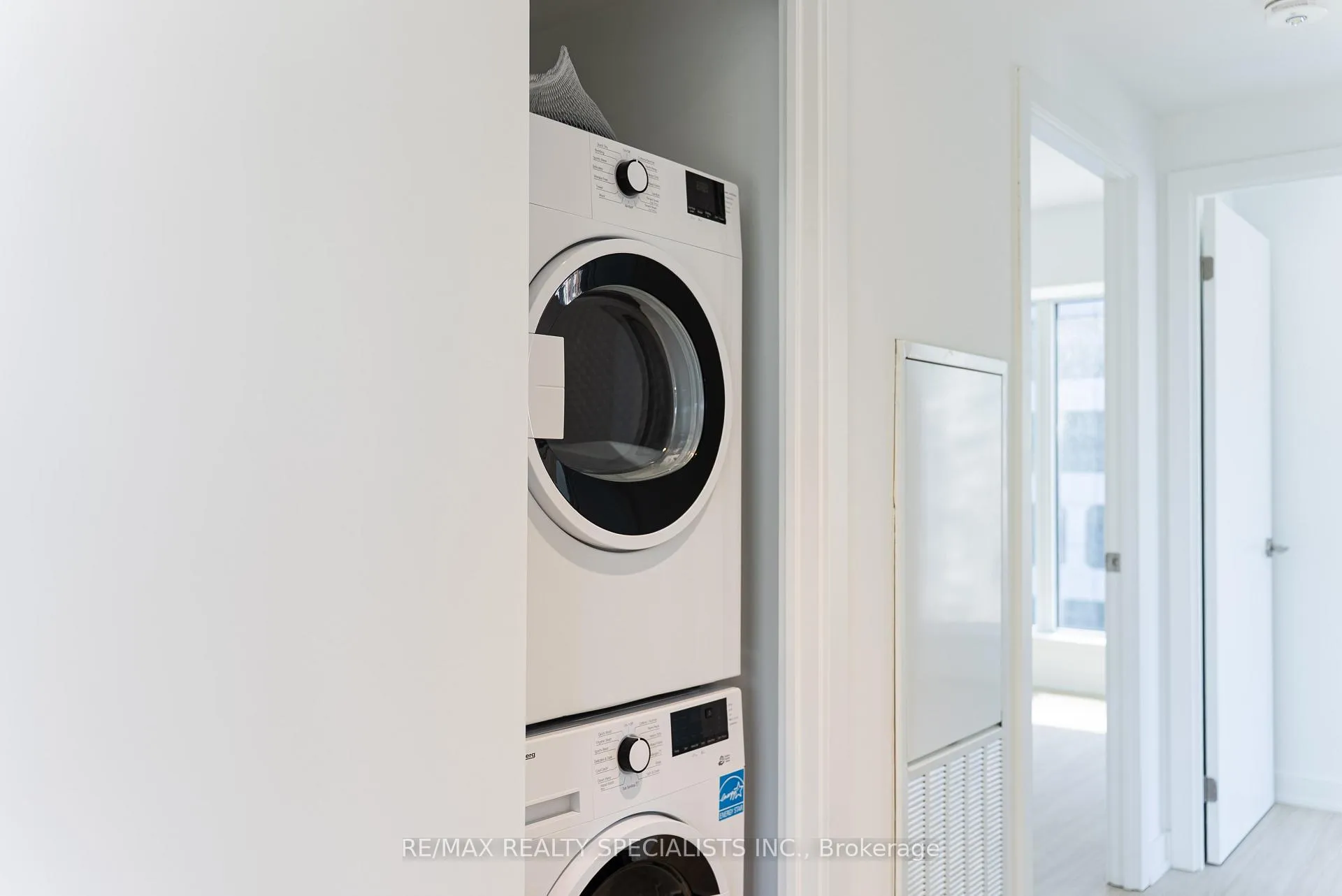 Photo 16 of Unit 2109, 8 Wellesley Street W, Toronto, Bay Street Corridor — HOMEH