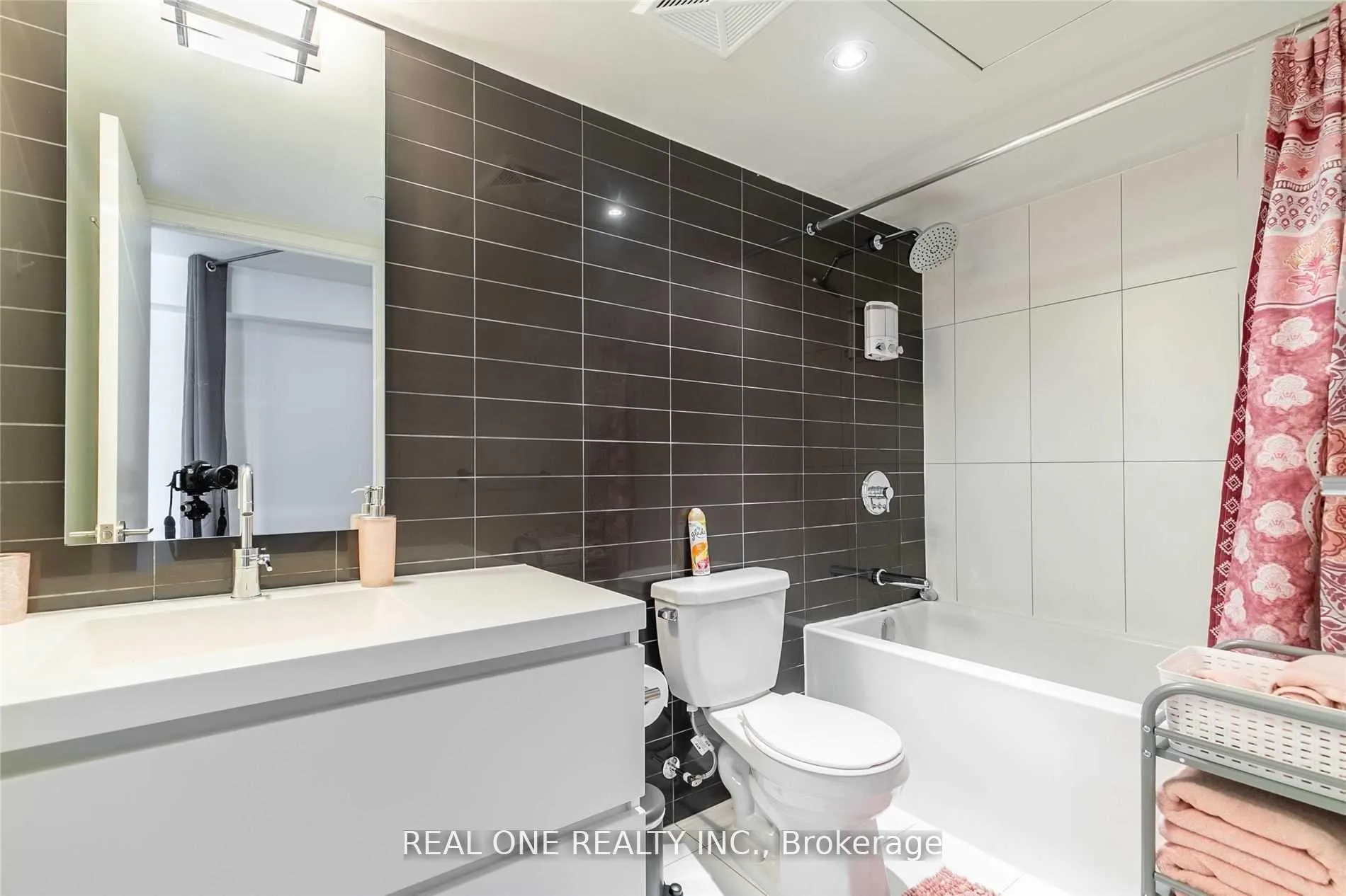 Photo 8 of Unit 2203, 75 Queens Wharf Road, Toronto, Waterfront Communities — HOMEH