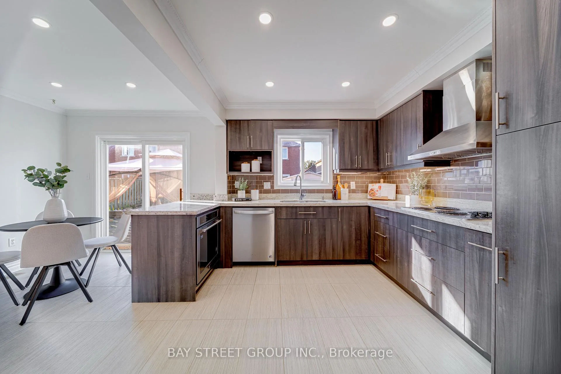 Photo 17 of 69 Bilbermar Drive, Richmond Hill, Devonsleigh — HOMEH