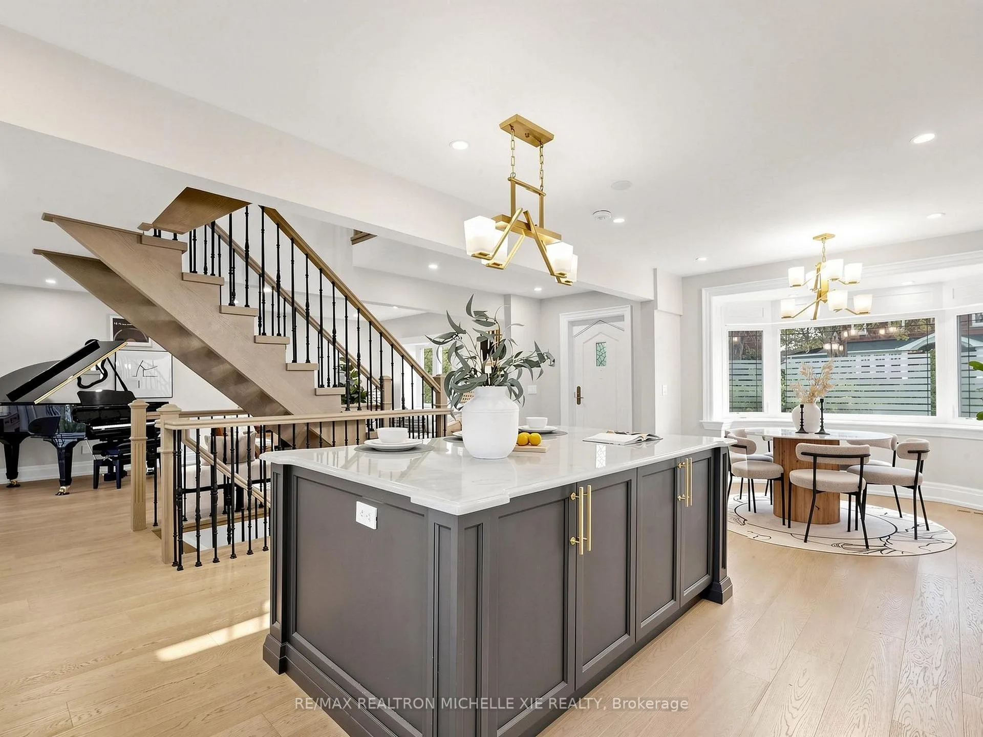 Photo 13 of 15 Strathallan Boulevard, Toronto, Lawrence Park South — HOMEH