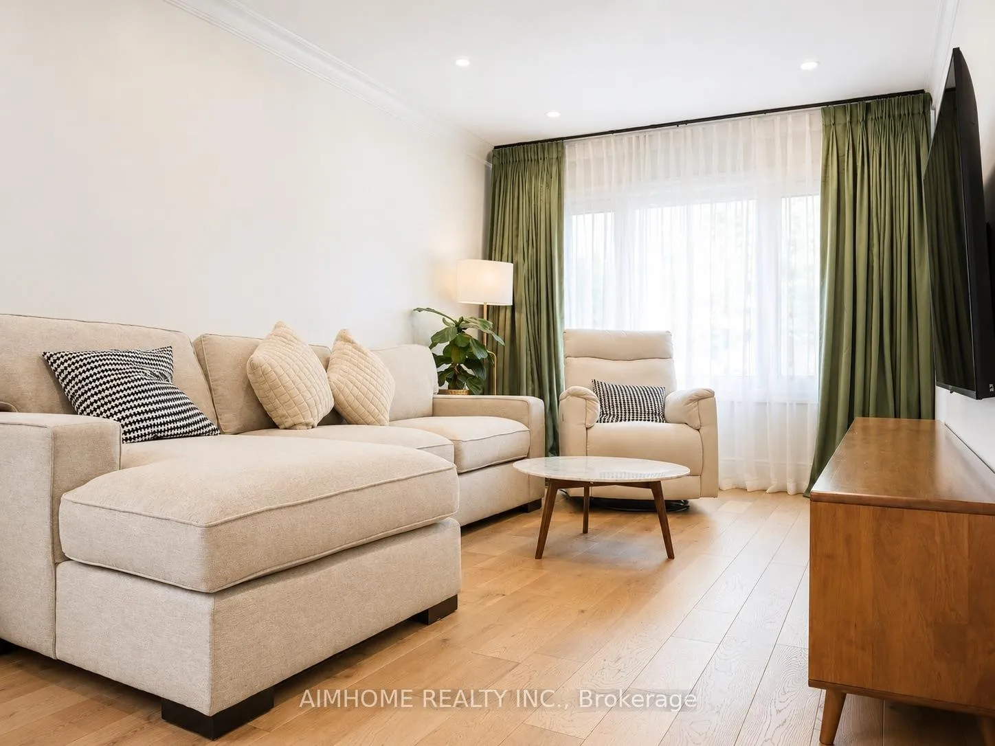 Photo 1 of 136 Presley Avenue W, Scarborough, Clairlea-Birchmount — HOMEH