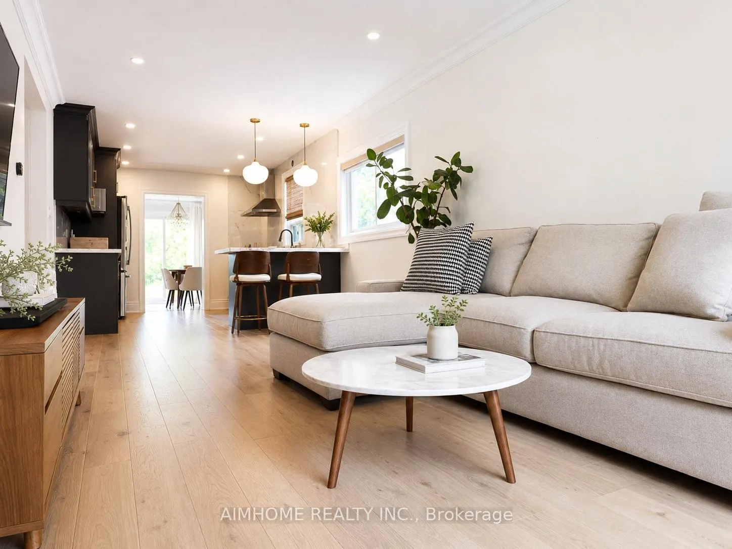 Photo 2 of 136 Presley Avenue W, Scarborough, Clairlea-Birchmount — HOMEH
